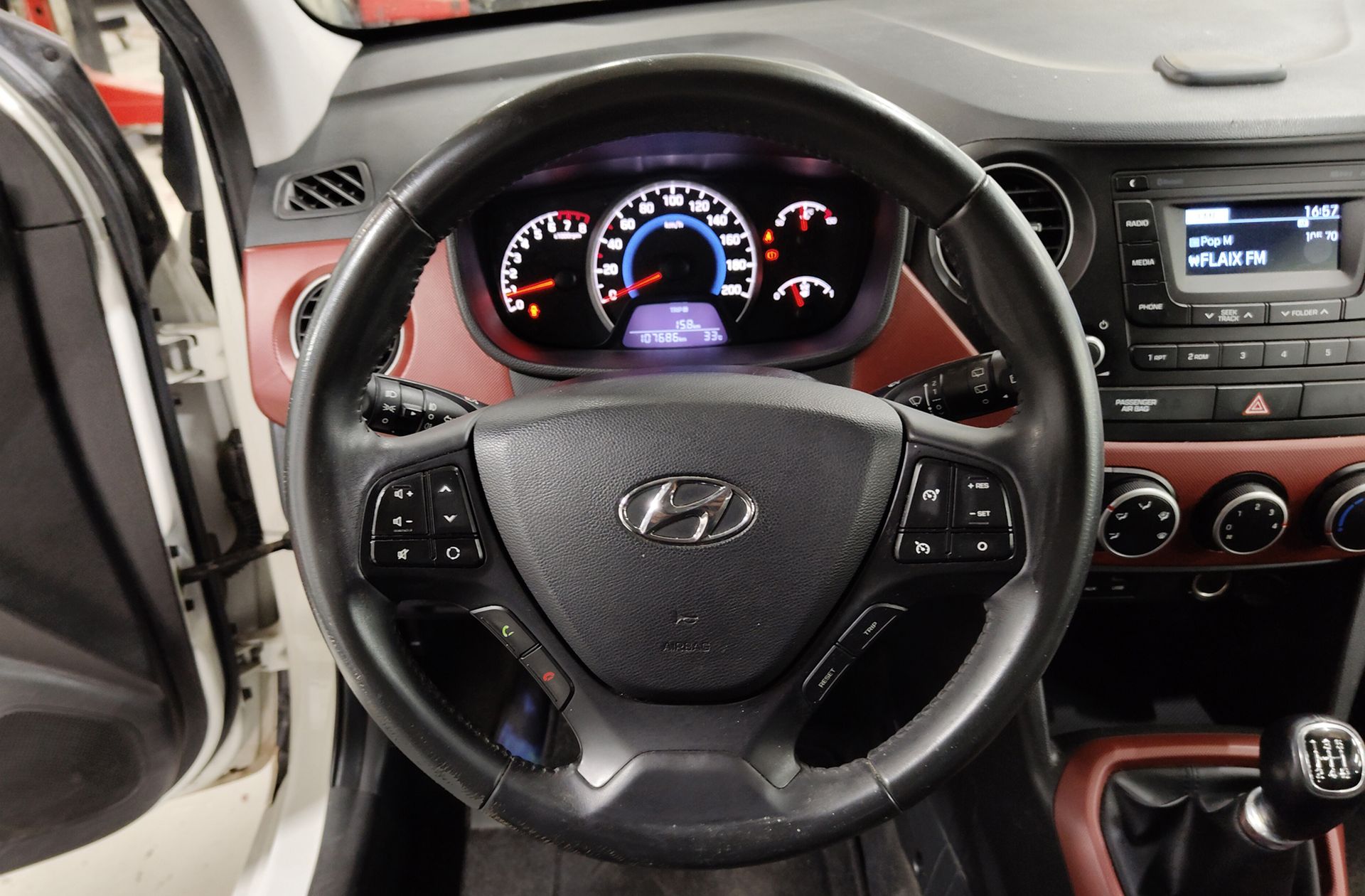 Hyundai i10 1.0 Tecno - foto 17