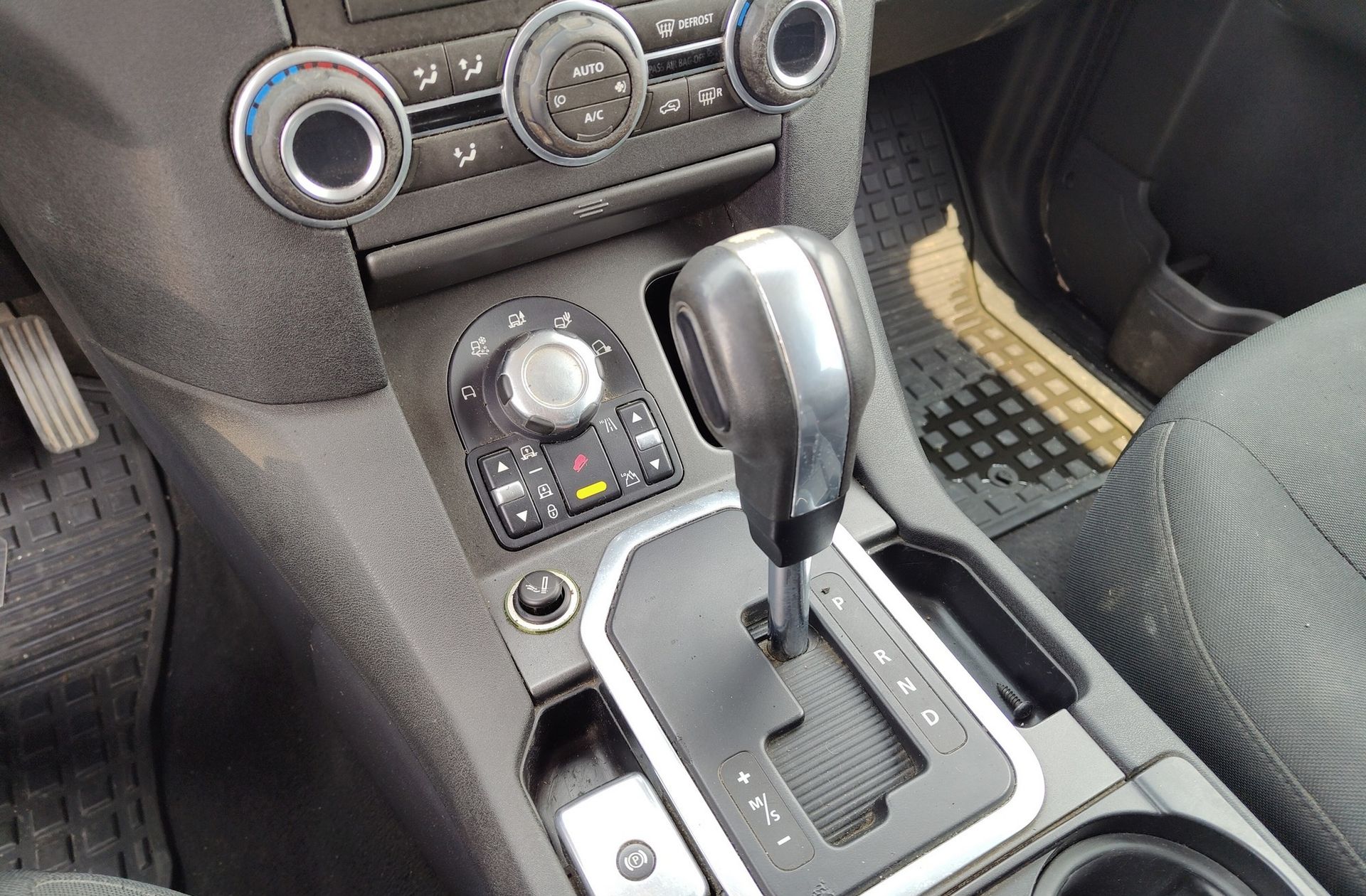 Land Rover Discovery 3.0 TDV6 S - foto 3