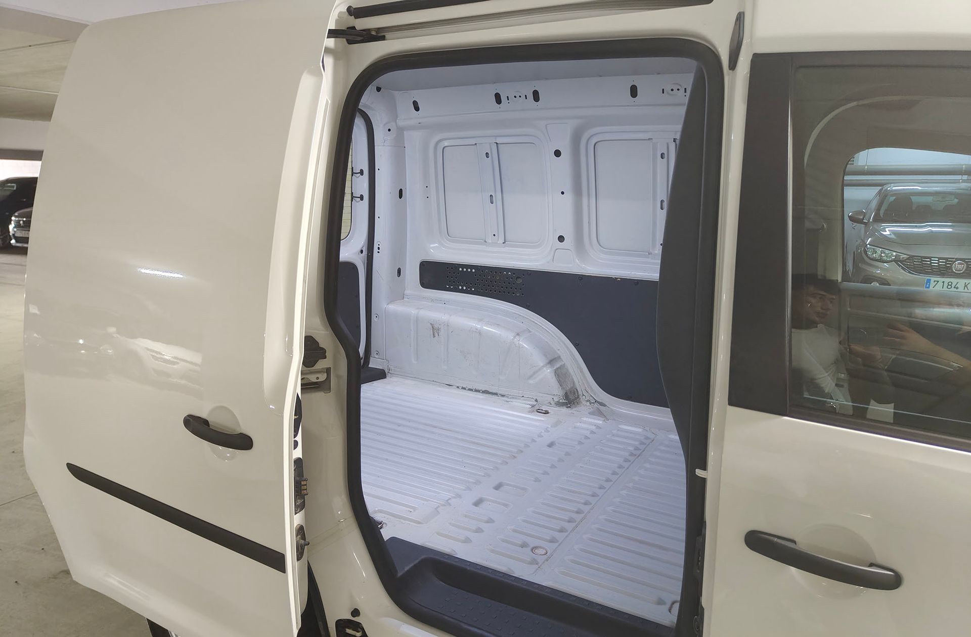Volkswagen Caddy Profesional Furgón 2.0 TDI - foto 14
