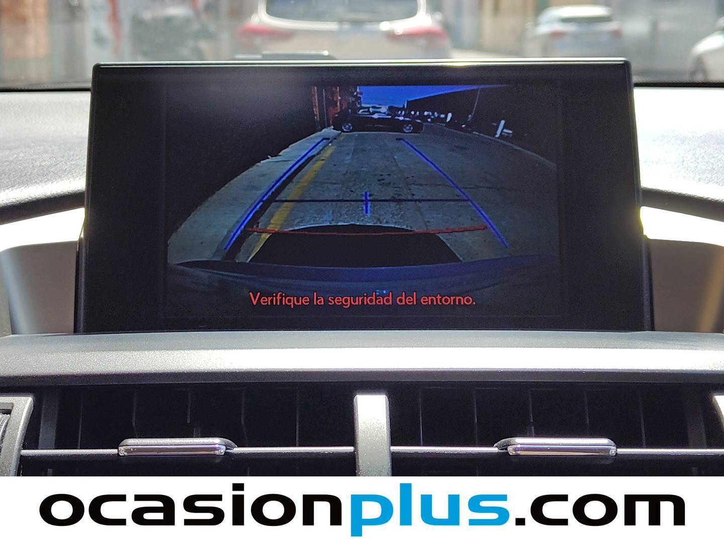 Equipamiento del Lexus NX Lexus NX 300h Business Navigation 2WD (197 CV)