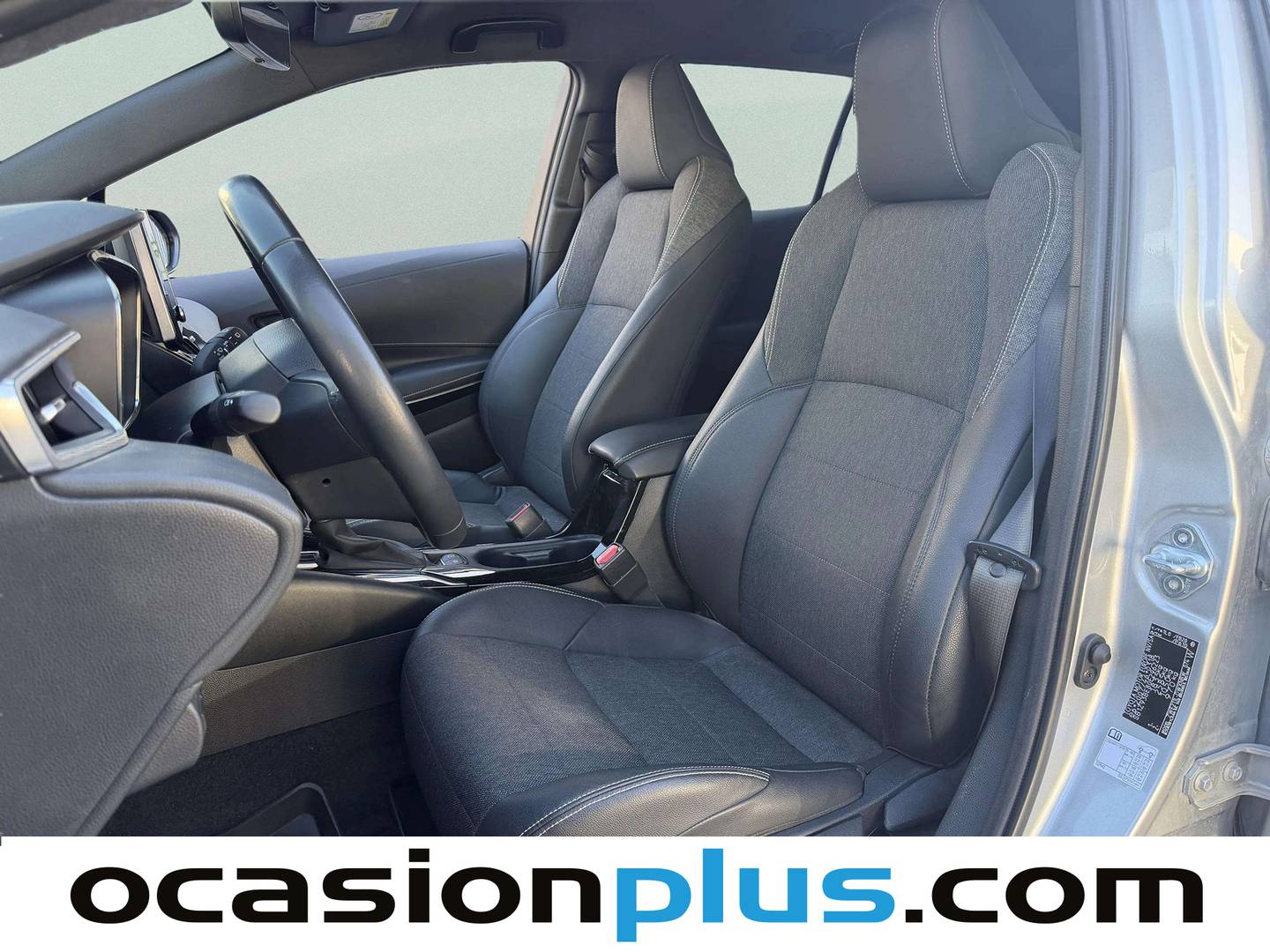 Foto asientos delanteros Toyota Corolla Toyota Corolla Touring Sport 125H Style E-CVT (122 CV)