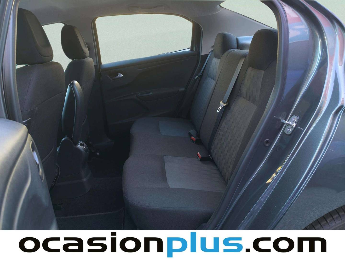 Foto asientos traseros Citroën C-Elysée Citroën C-Elysee 1.2 VTi Exclusive (72 CV)
