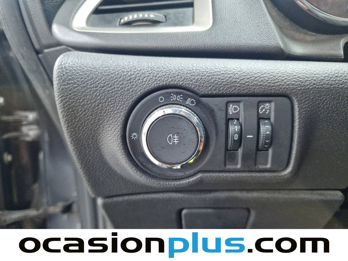 Extras y acabados del Opel Astra Opel Astra 1.6 Selective (115 CV)