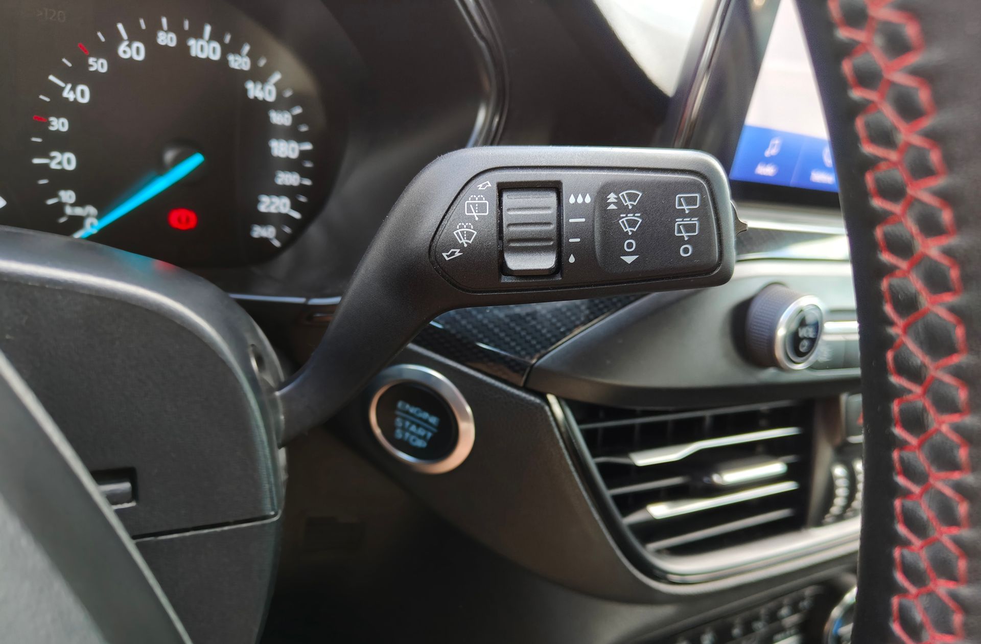 Ford Focus 1.0 EcoBoost MHEV ST-Line - foto 32