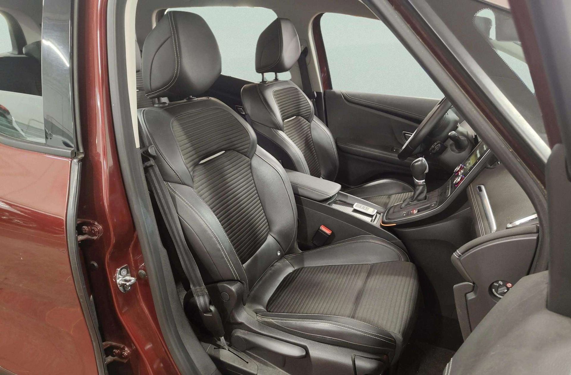 Renault Grand Scénic Zen TCe EDC GPF 7 plazas - foto 21