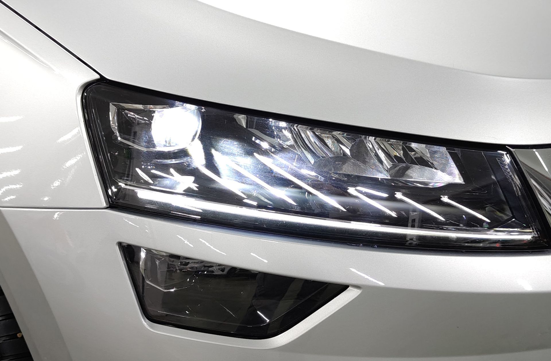 Škoda Karoq 1.5 TSI ACT Ambition - foto 15