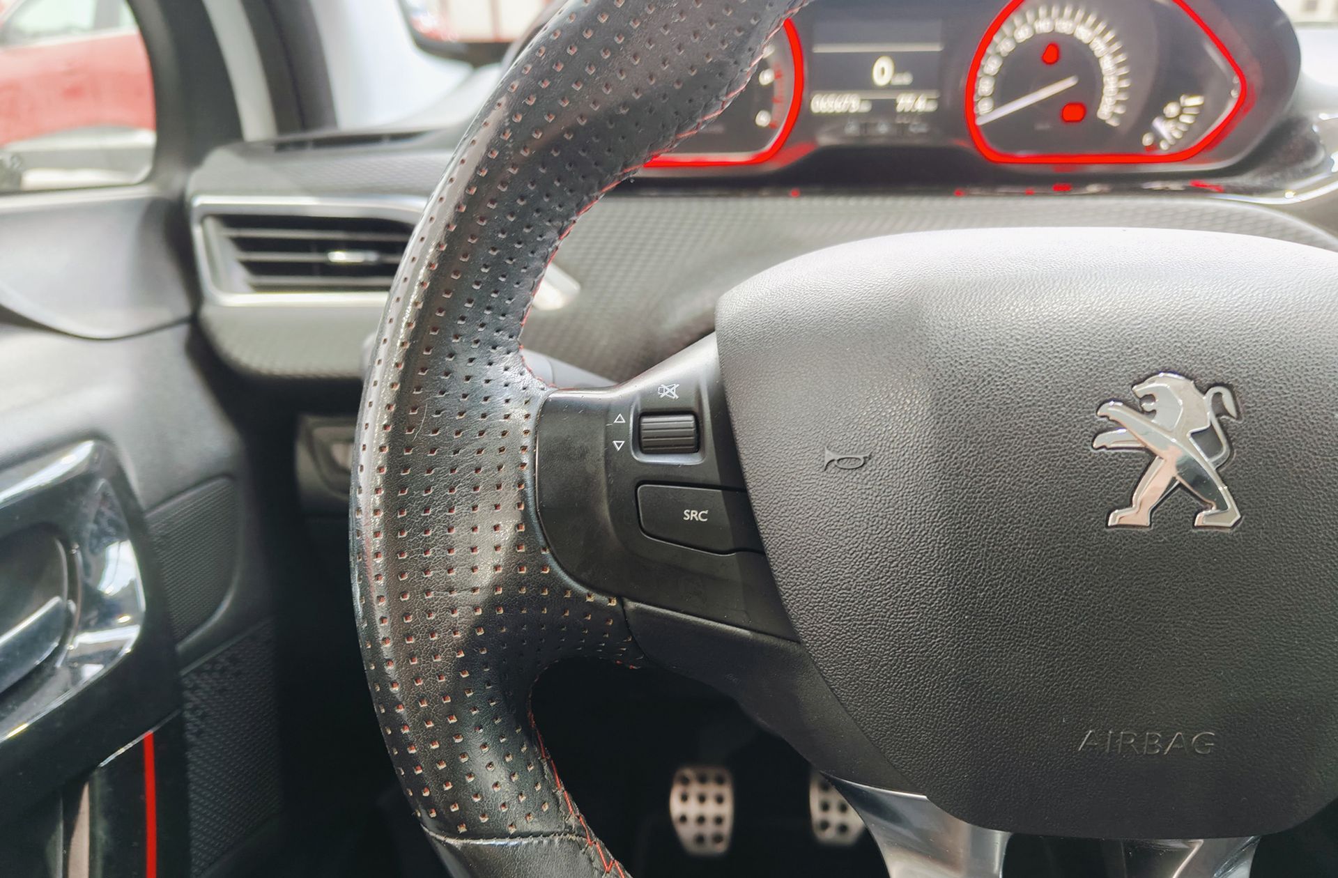 Peugeot 2008 BlueHDi 120 GT Line - foto 25