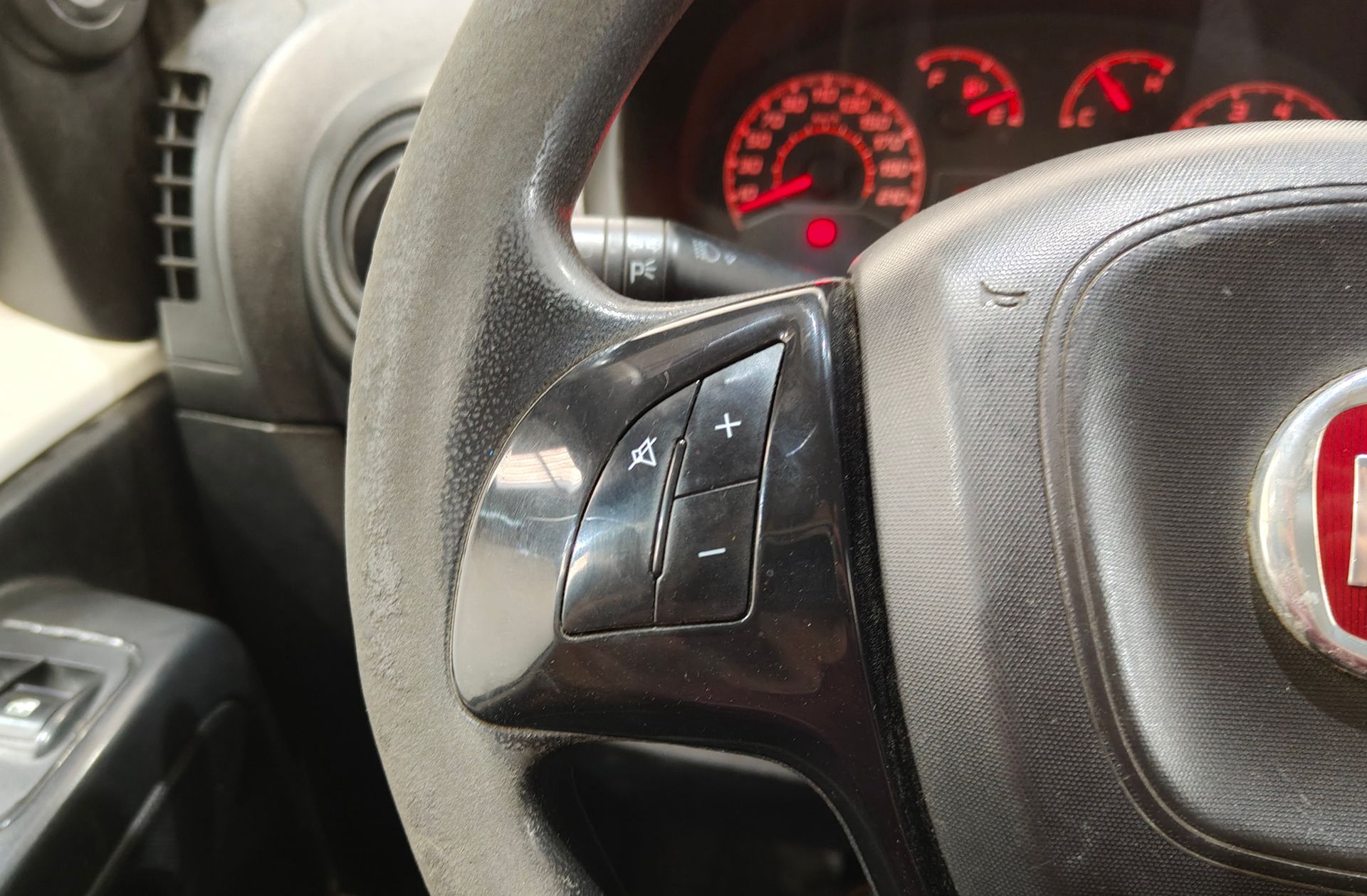 Fiat Fiorino Cargo Furgon 1.3 MultiJet Base - foto 22