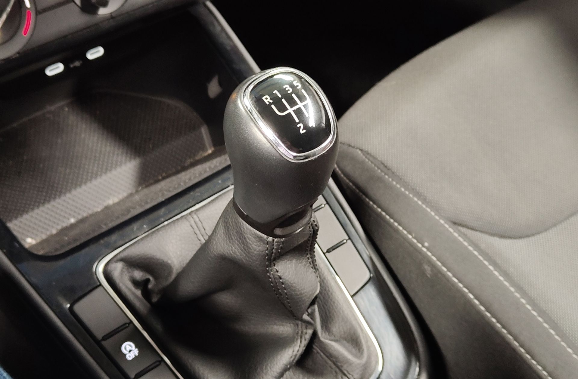 Škoda Fabia 1.0 TSI Selection - foto 6