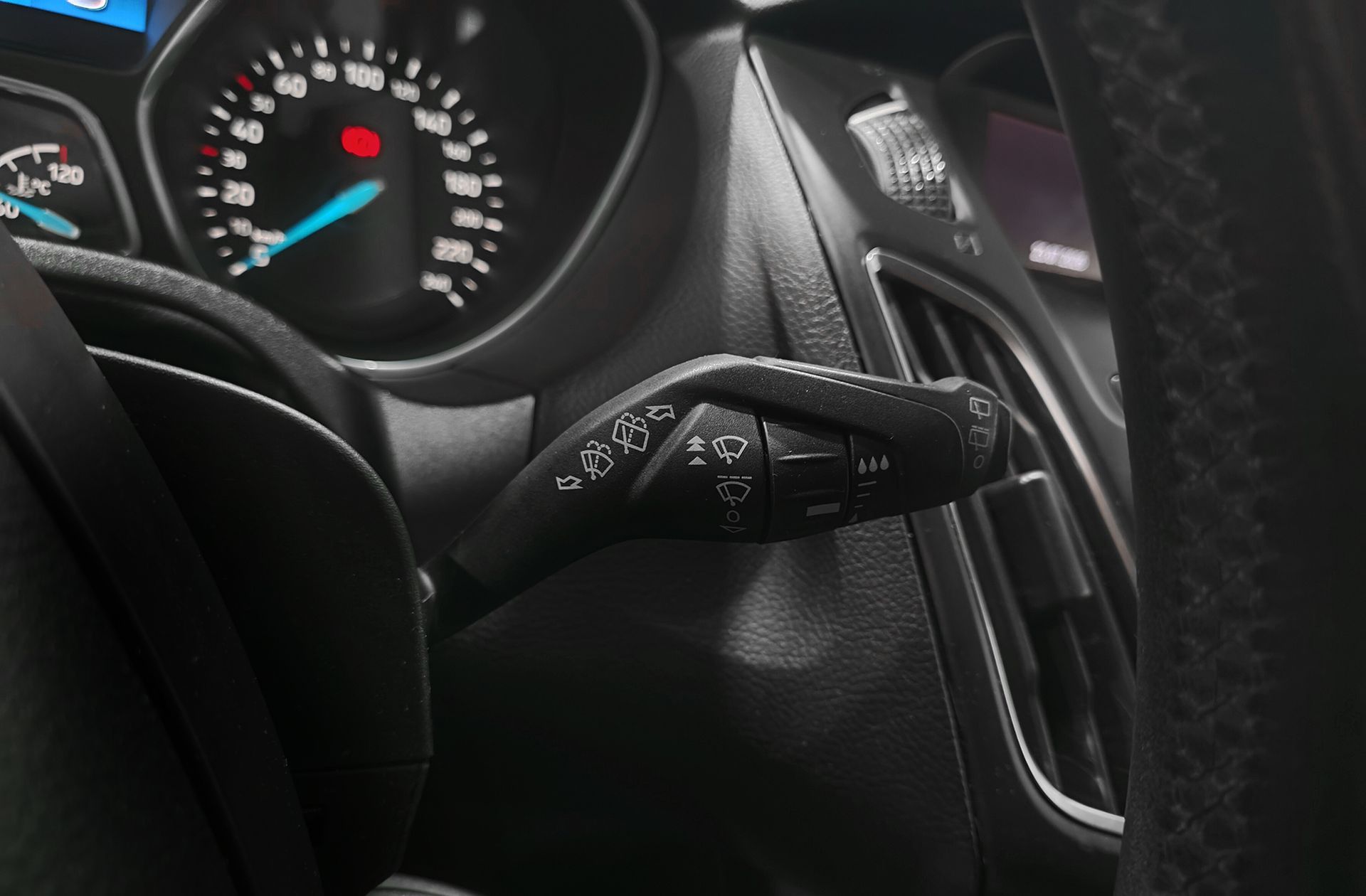 Ford Focus 1.5 TDCi Trend+ Powershift - foto 26
