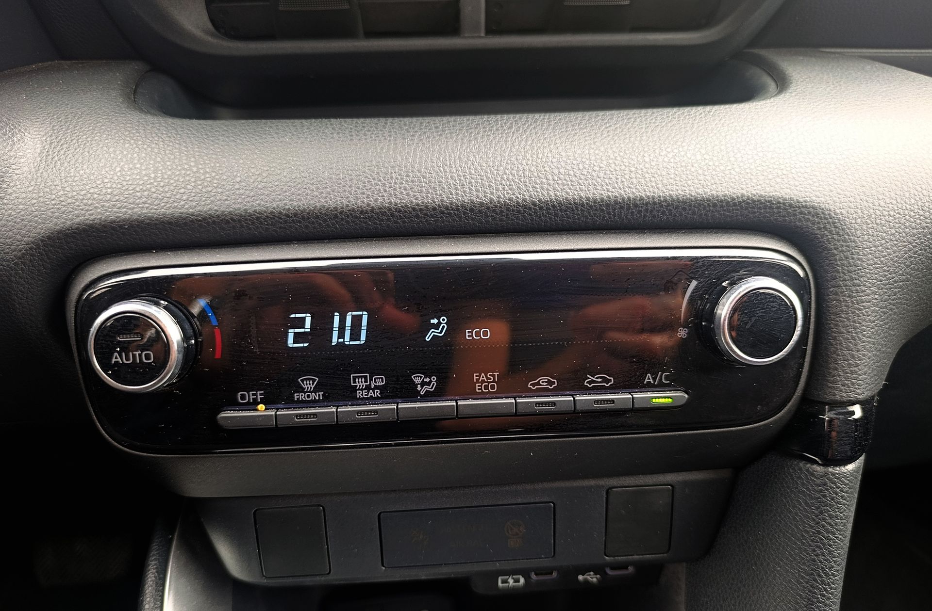 Toyota Yaris 120H Active Plus - foto 32