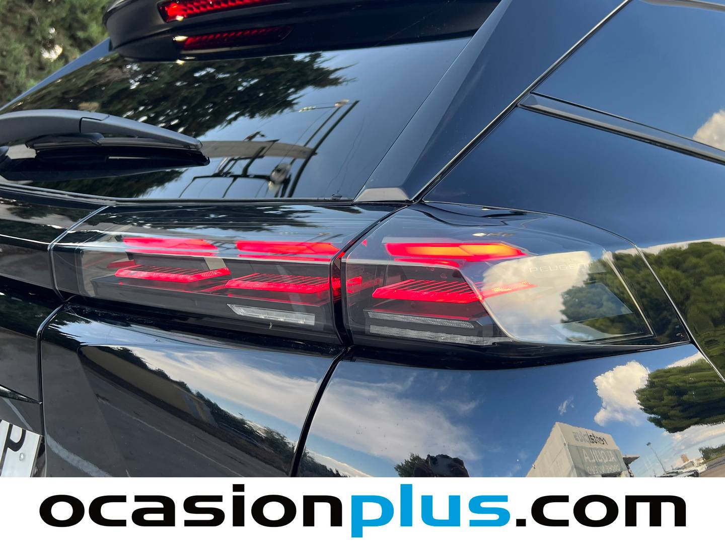 Foto Peugeot 2008 Peugeot 2008 Allure Hybrid eDCS6 (136 CV)