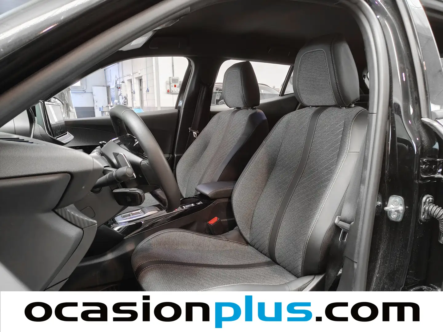 Foto Peugeot 2008 Peugeot 2008 Allure Hybrid eDCS6 (145 CV)