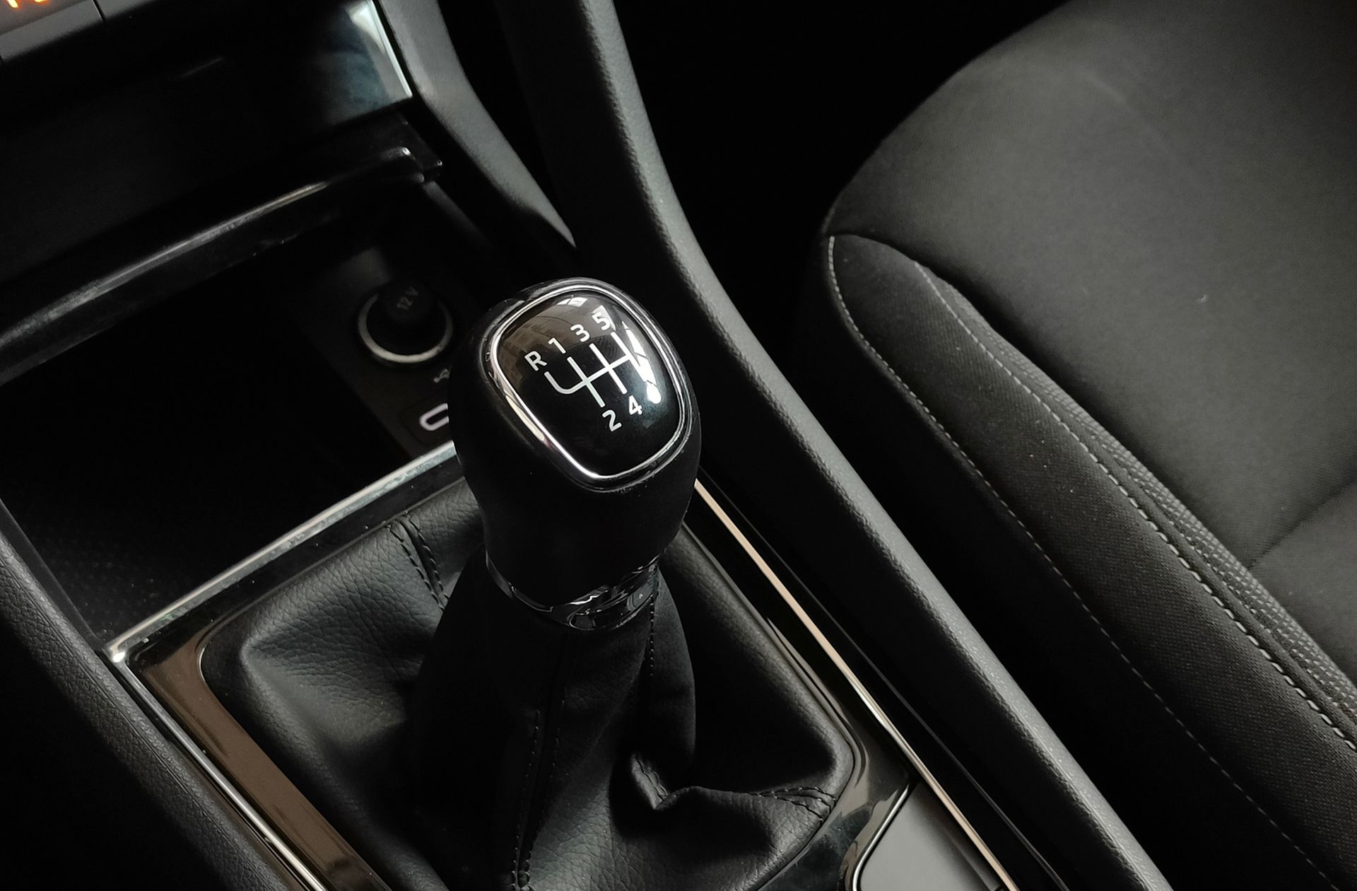 Škoda Karoq 2.0 TDI Selection - foto 5