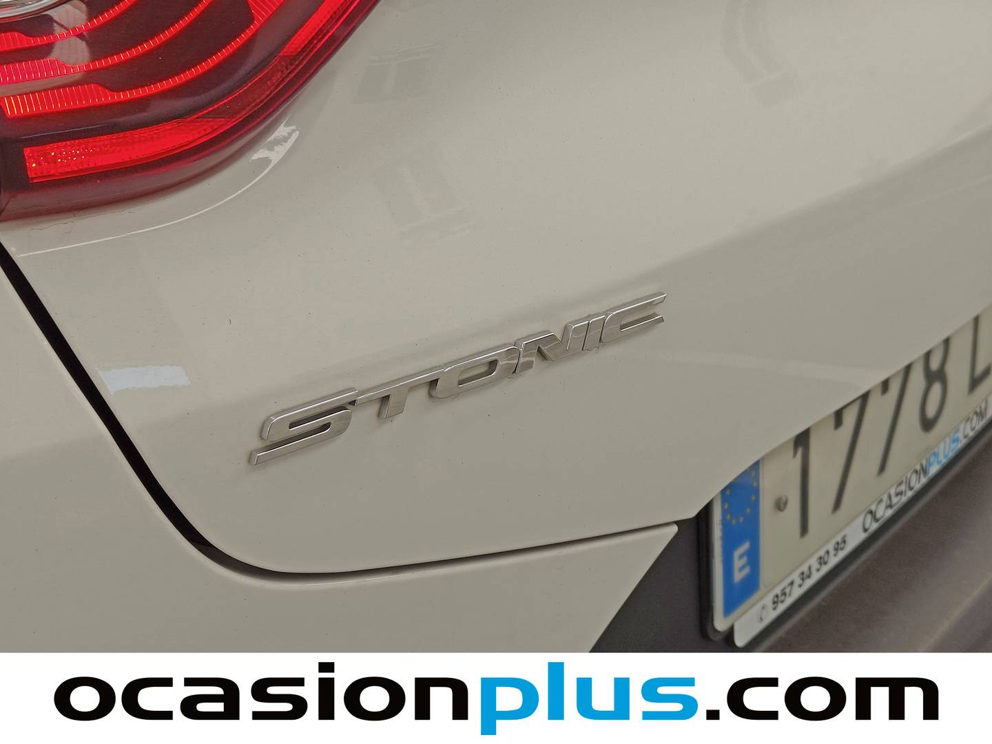 Foto KIA Stonic Kia Stonic 1.0 T-GDi Black Edition DCT (120 CV)