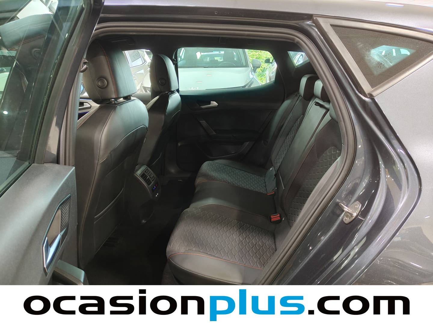 Foto asientos traseros Seat León Seat León 1.0 eTSI S&S FR 25 Aniversario DSG (110 CV)