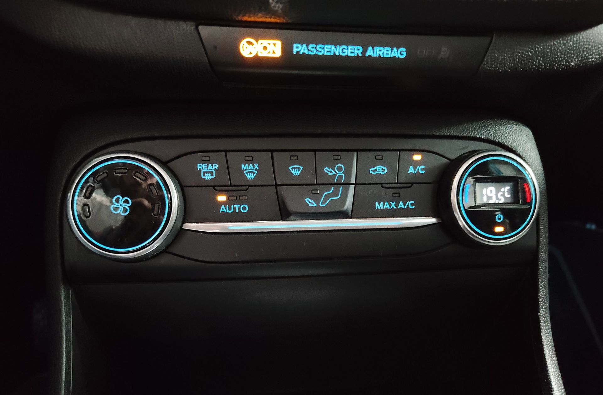 Ford Fiesta 1.0 EcoBoost Titanium - foto 30