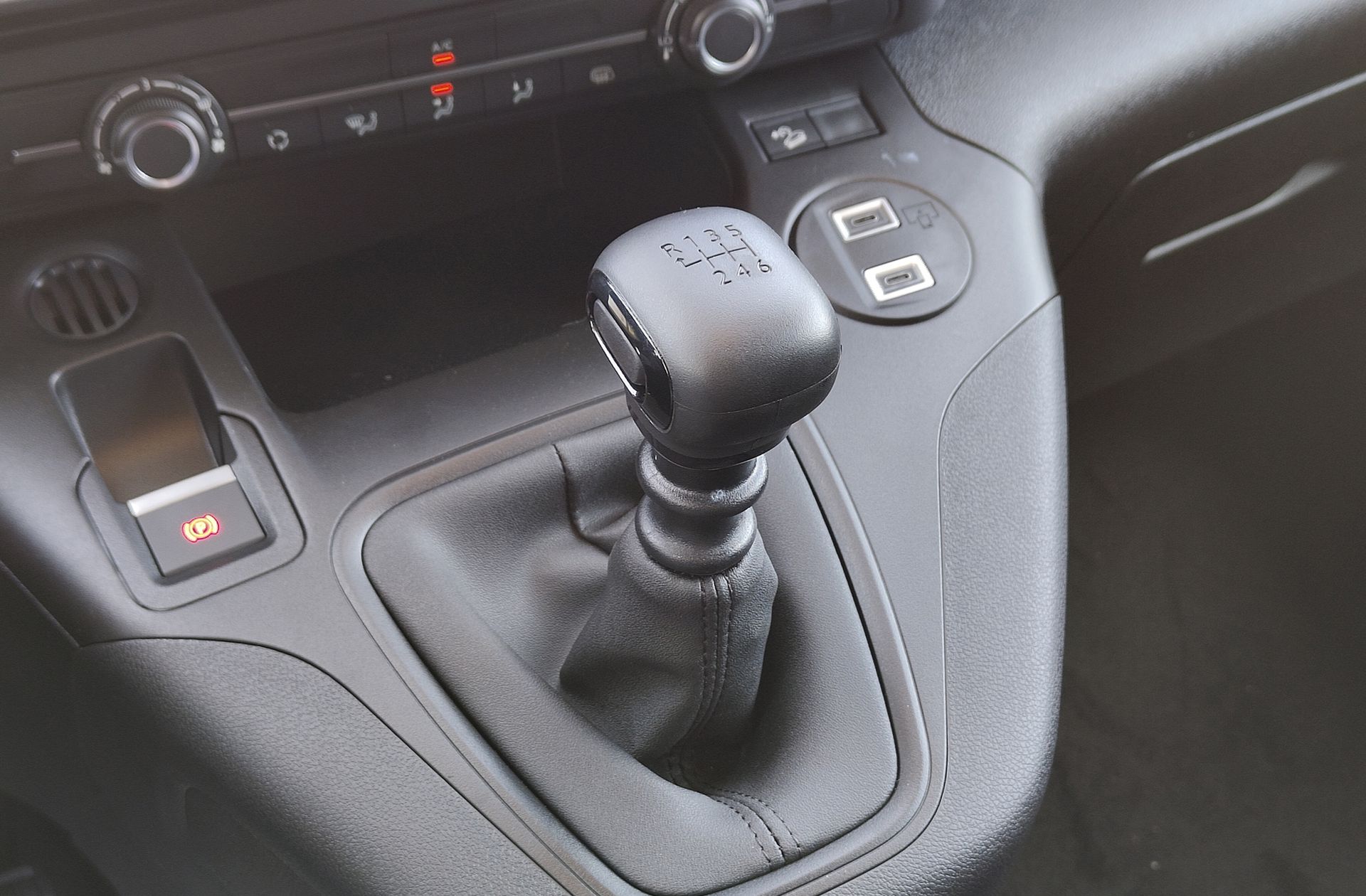 Fiat Doblò Furgón BlueHDi 100 M - foto 5