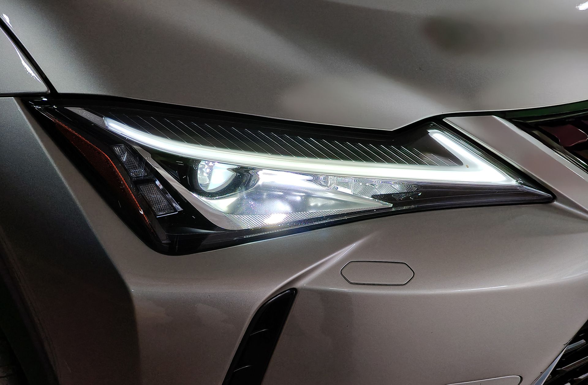 Lexus UX 250h Business 2WD - foto 12