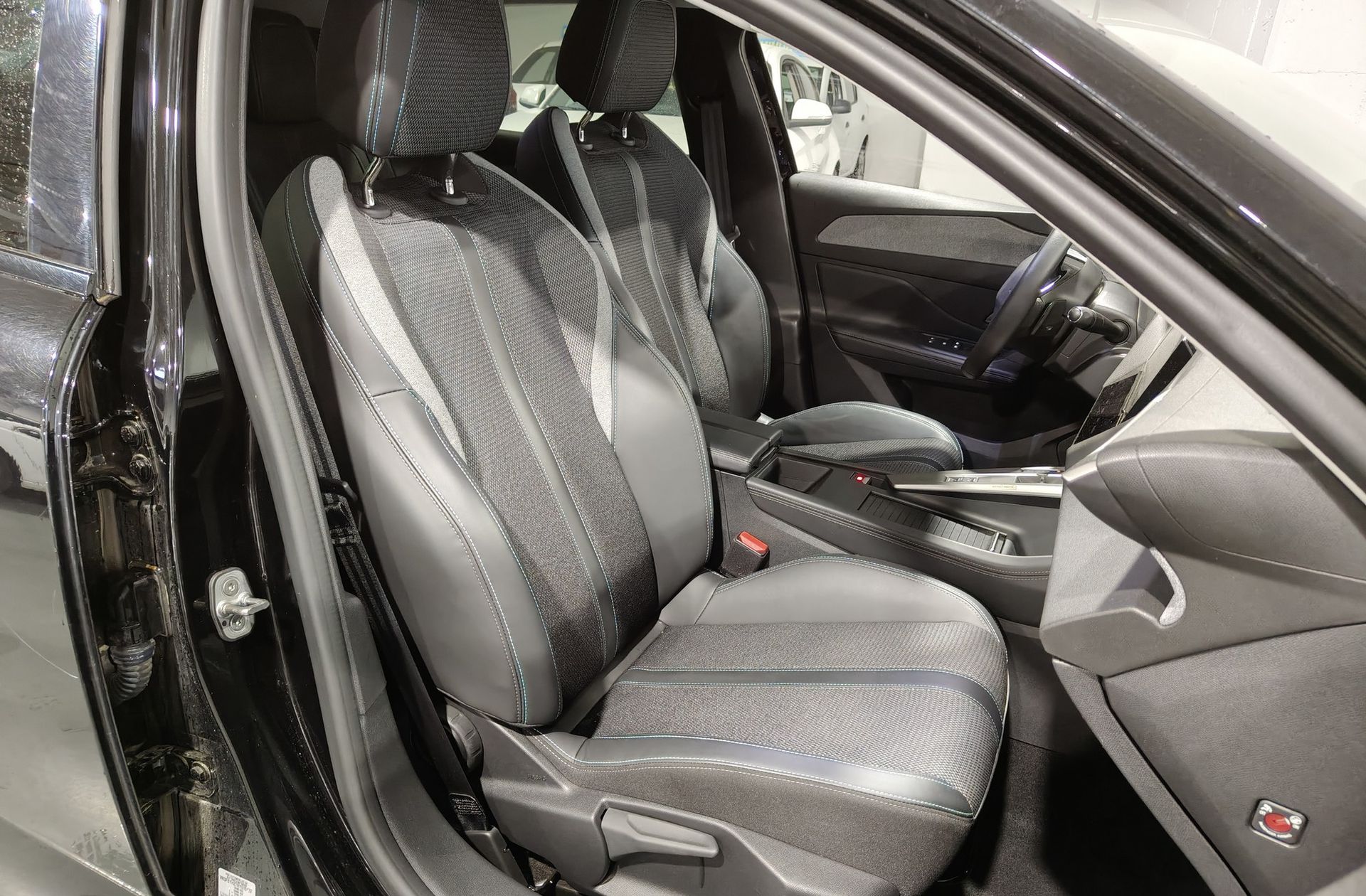 Peugeot 308 BlueHDi 130 Allure EAT8 - foto 19