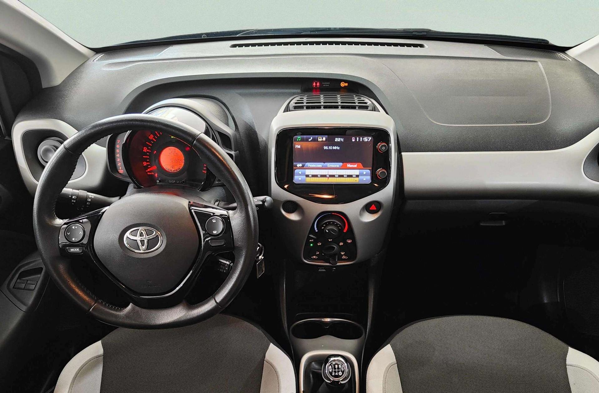 Toyota Aygo 1.0 70 x-play - foto 6