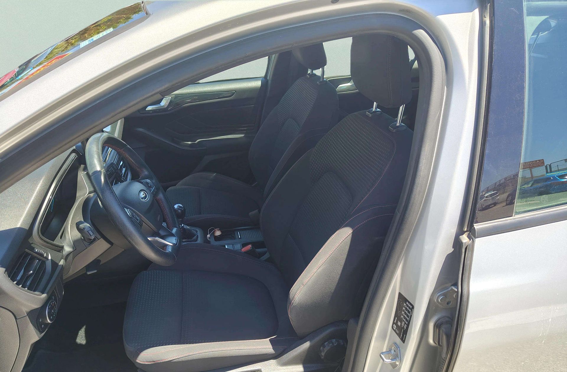 Ford Focus SportBreak 1.0 EcoBoost ST-Line - foto 9