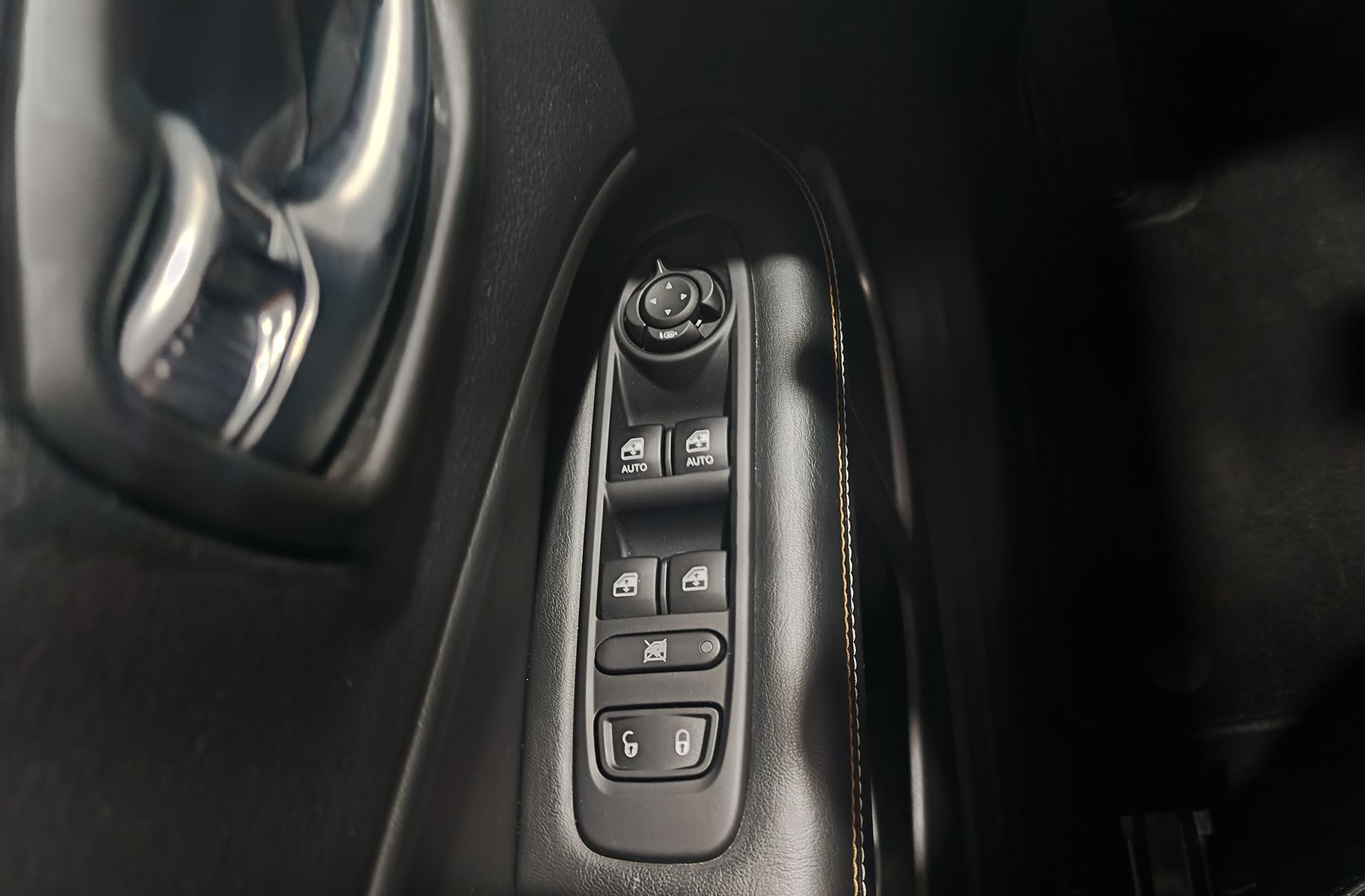 Jeep Compass 1.4 MultiAir Longitude 4x2 - foto 36