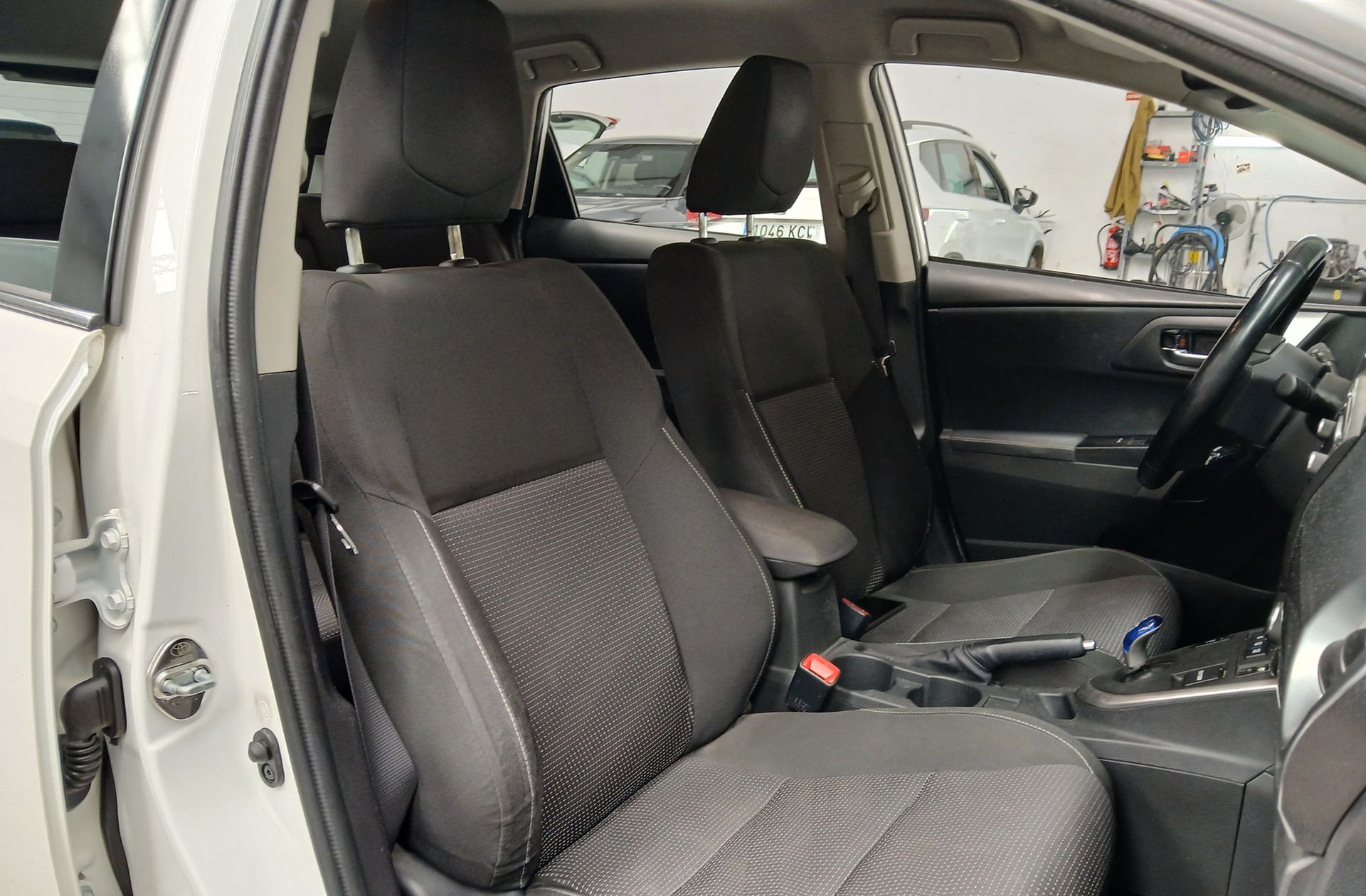 Toyota Auris 1.8 Hybrid Active - foto 15