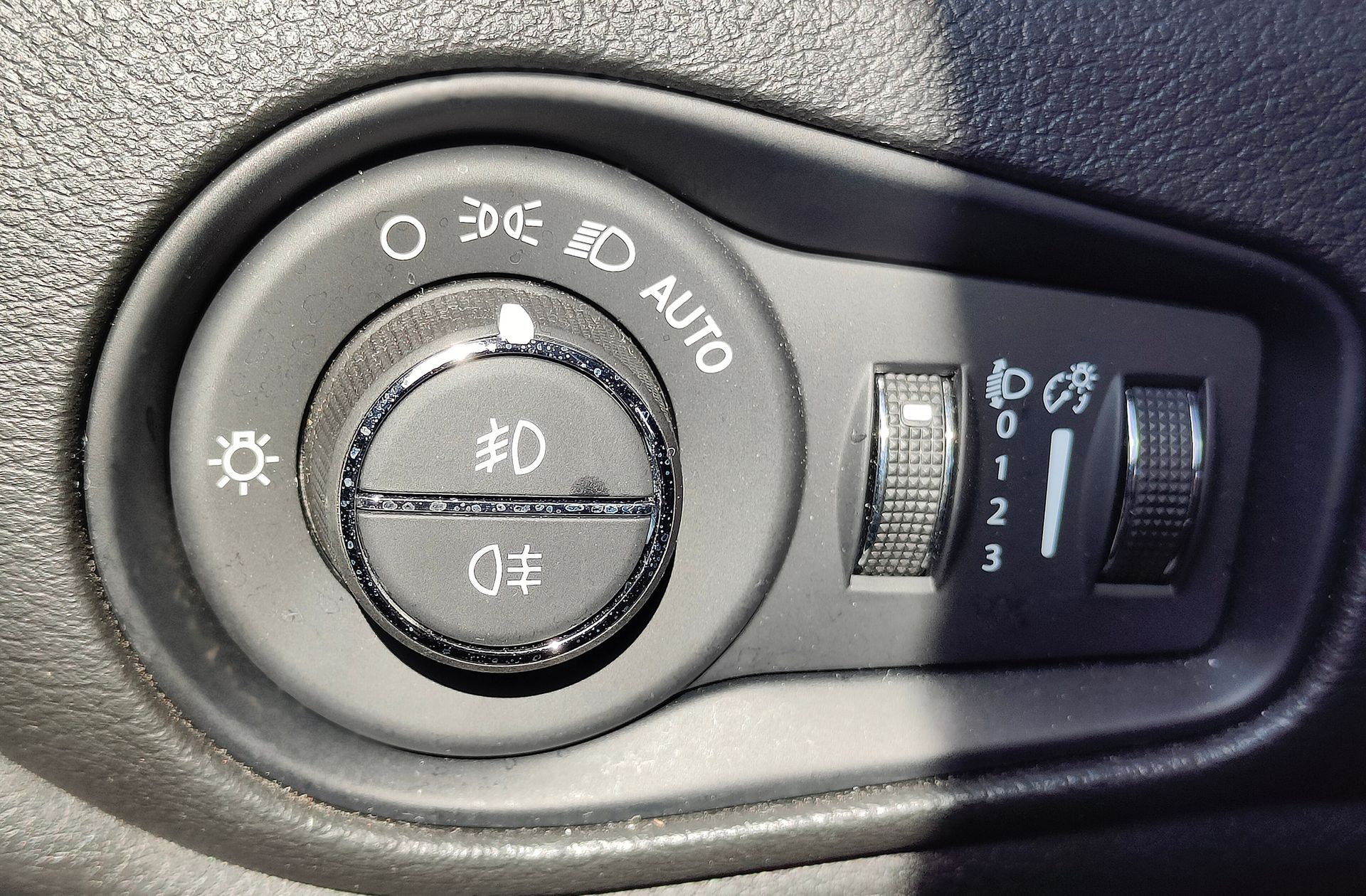 Jeep Renegade eHybrid 1.5 Limited ATX - foto 11