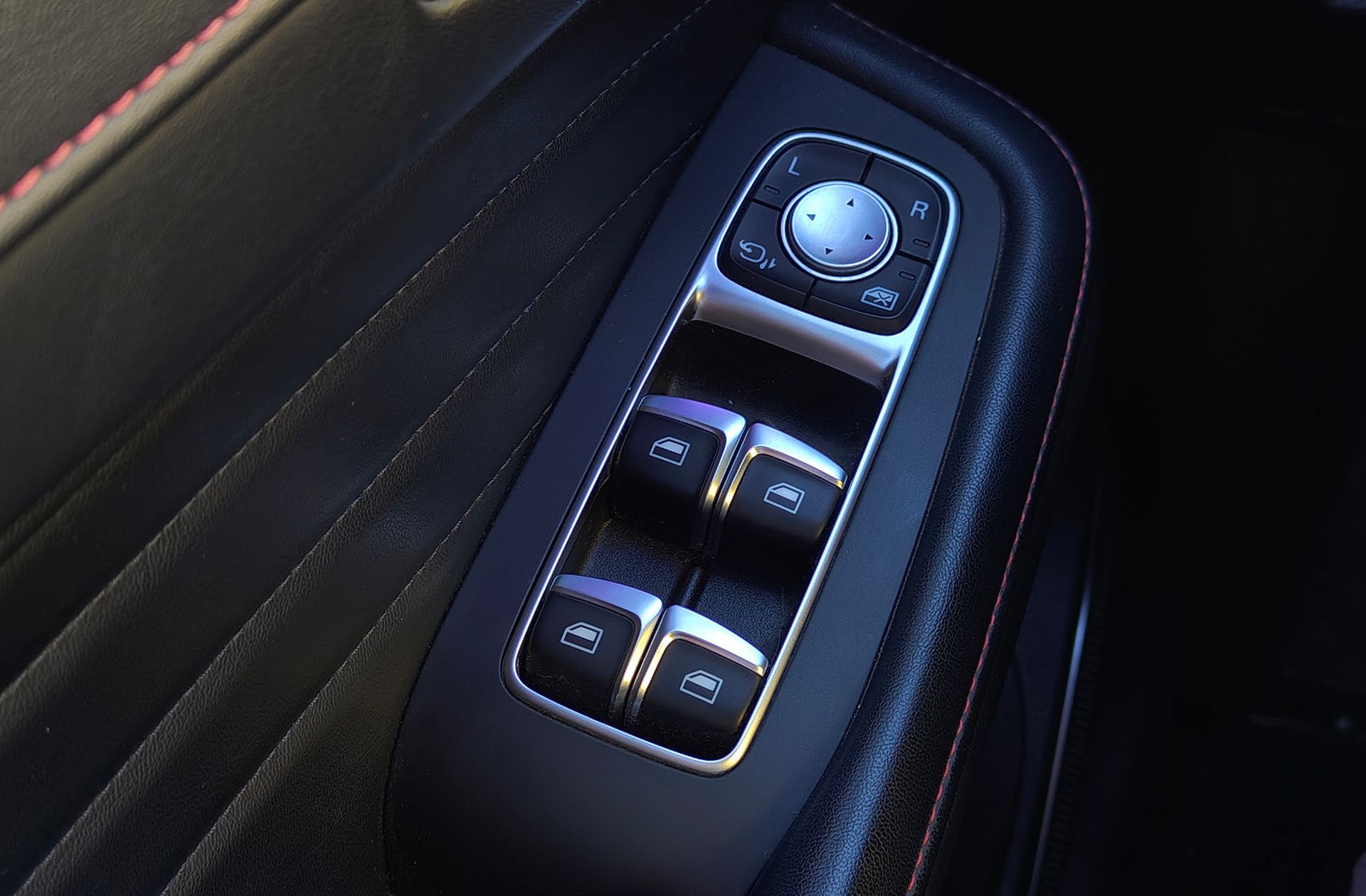 MG EHS 1.5 T-GDi PHEV Luxury - foto 42