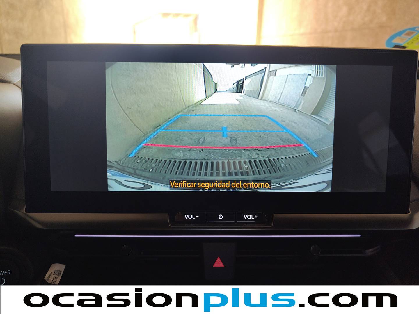 Equipamiento del Toyota C-HR Toyota C-HR 200H GR Sport AWD-i (196 CV)