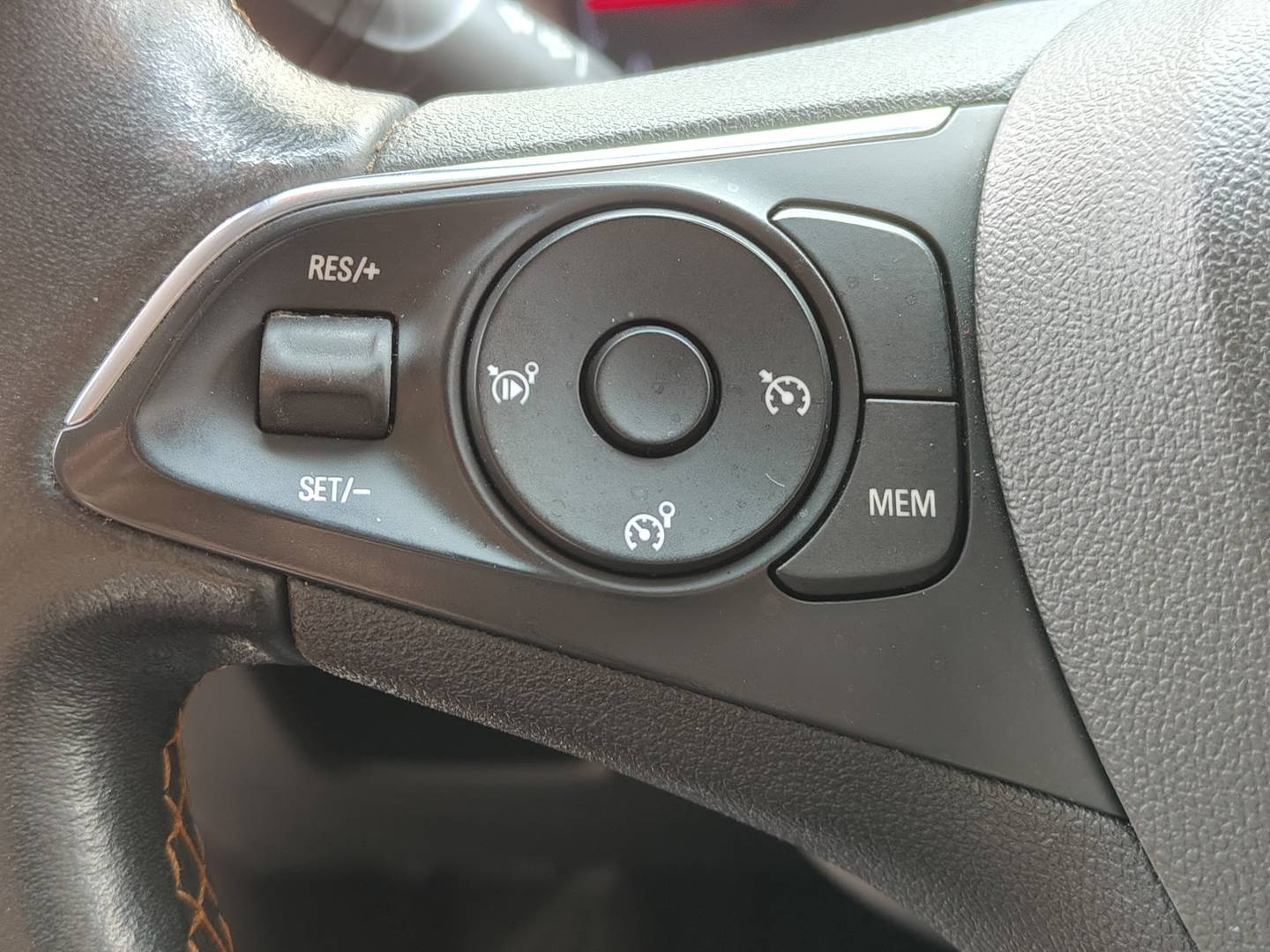 Foto Opel Crossland X Opel Crossland X 1.2 S&S Innovation (110 CV)