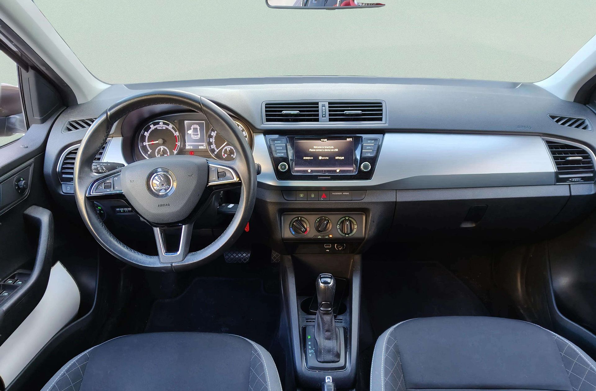 Škoda Fabia 1.0 TSI Like DSG - foto 6