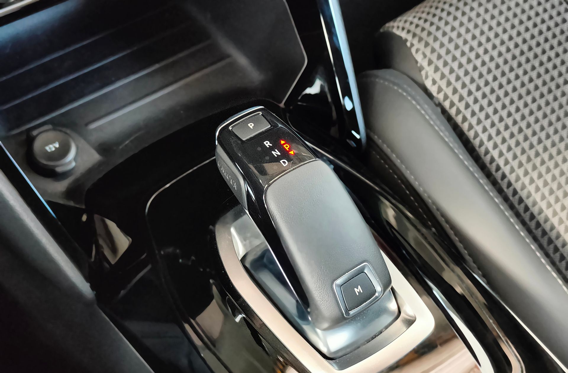 Peugeot 208 PureTech 130 GT Line EAT8 - foto 6
