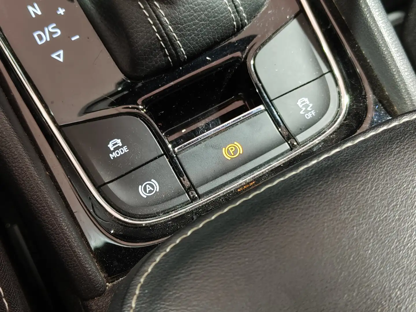 Foto Skoda Karoq Skoda Karoq 1.5 TSI ACT Sportline DSG (150 CV)