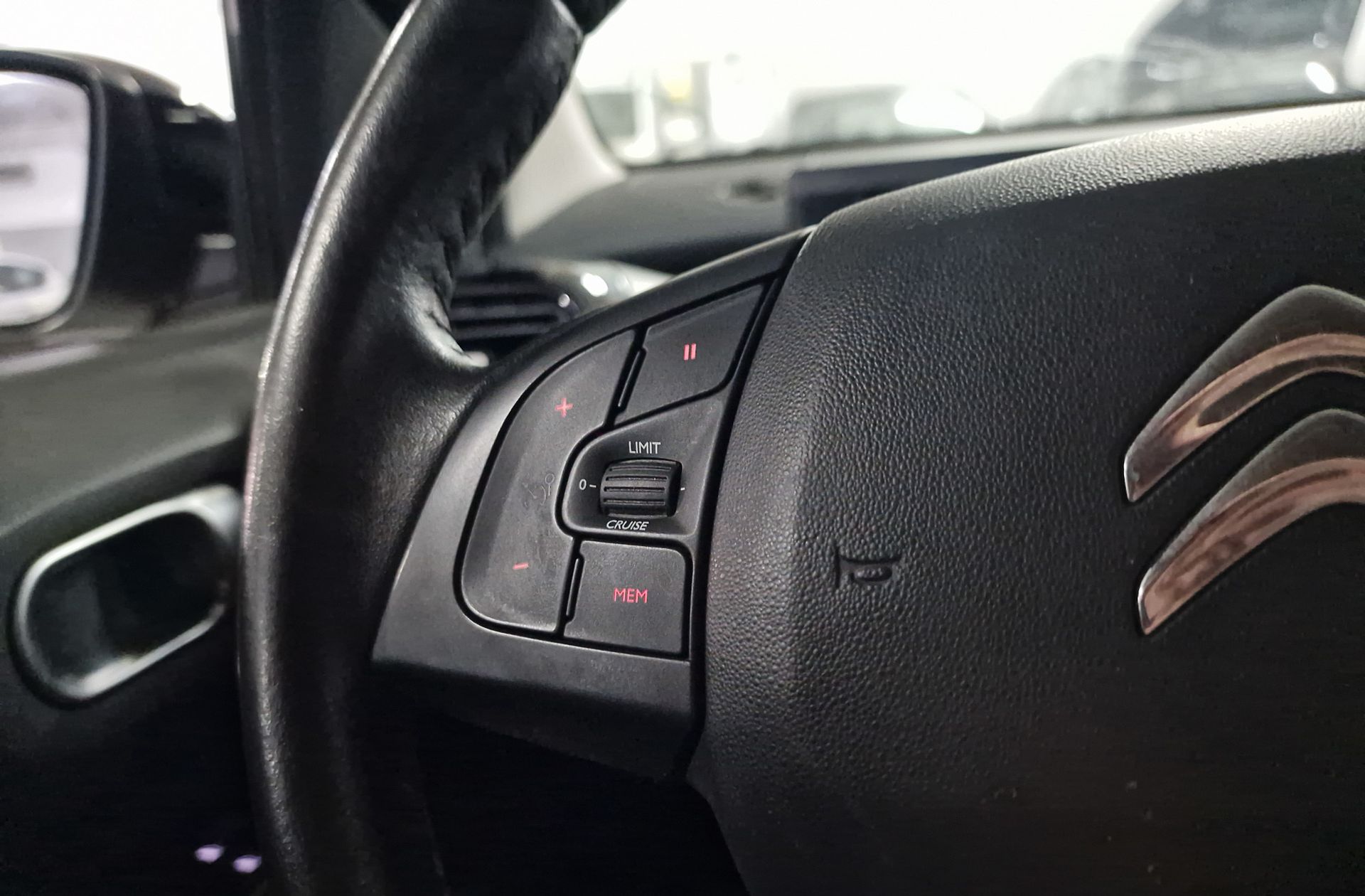 Citroën C4 Cactus BlueHDi 100 Shine - foto 24