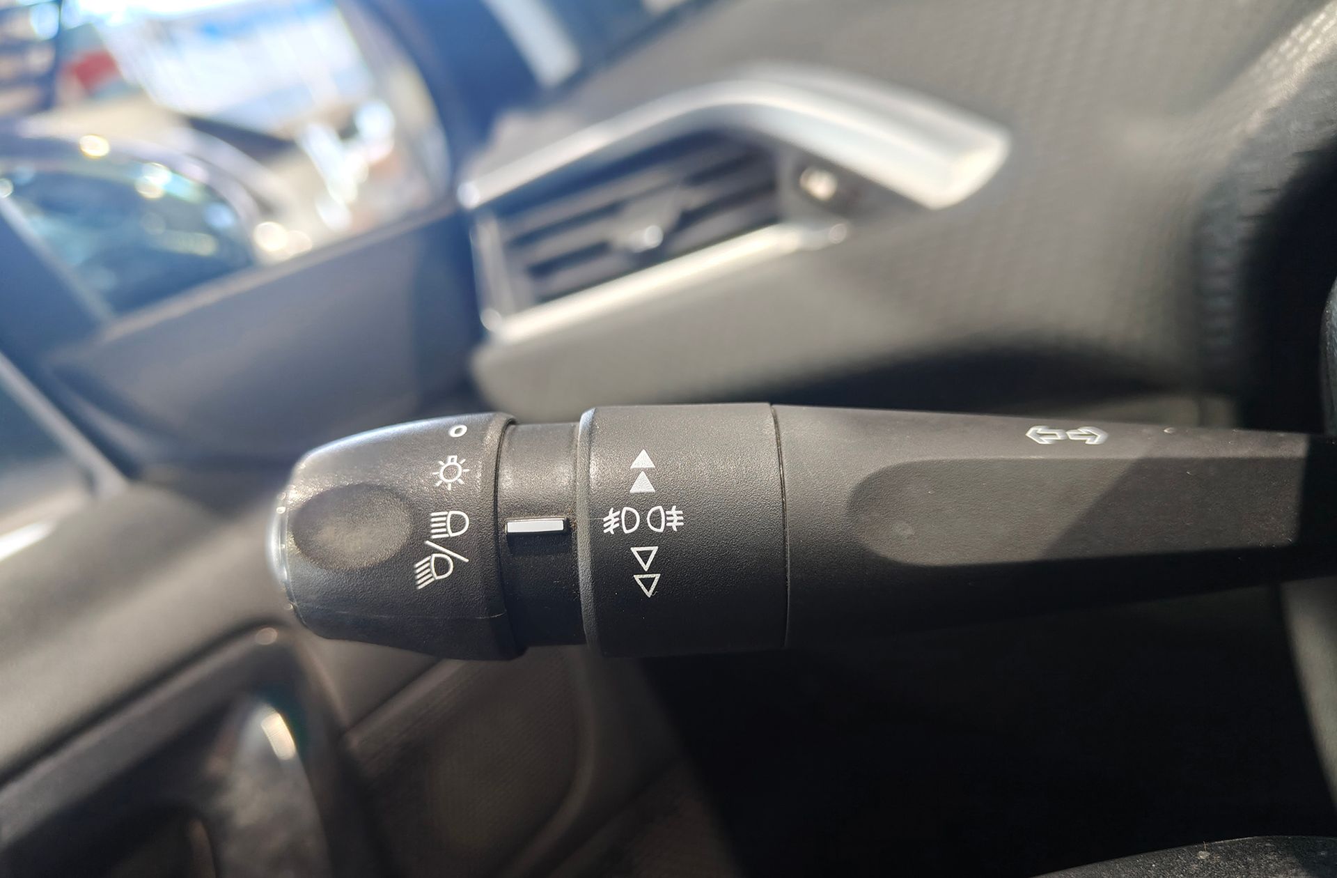 Peugeot 208 1.2 PureTech Style - foto 19