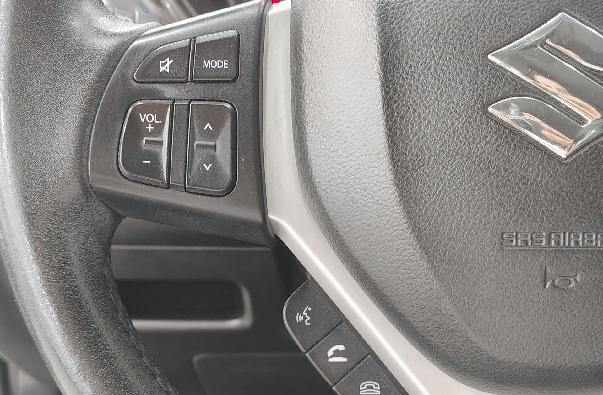 Suzuki Vitara 1.6 VVT GLE - foto 32