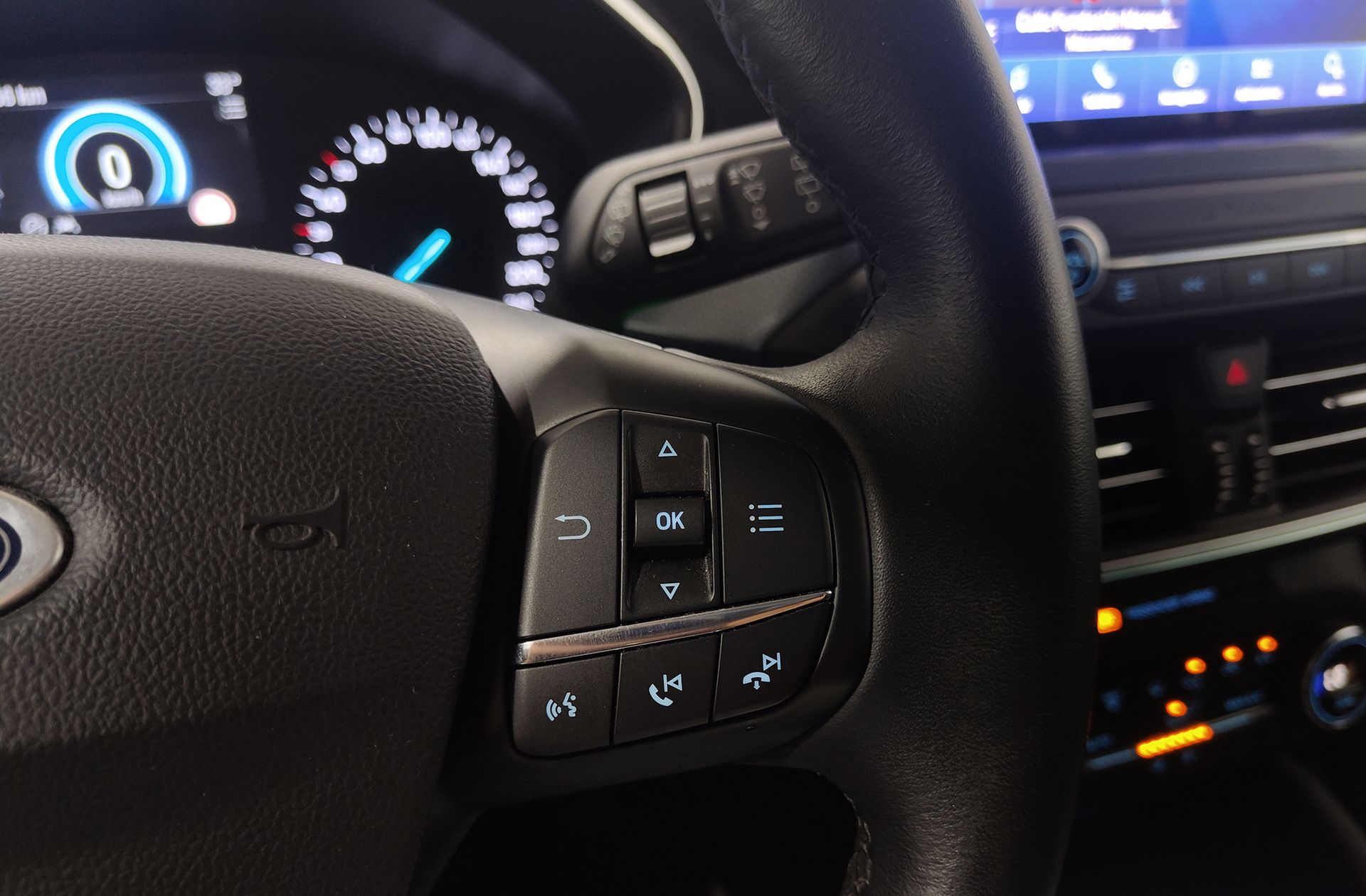 Ford Focus 1.0 EcoBoost Active - foto 32