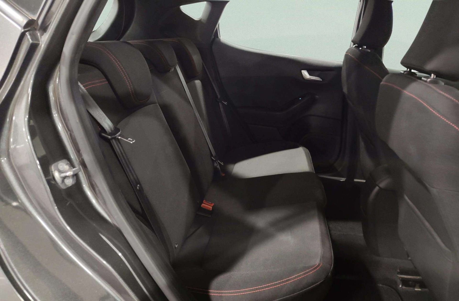 Ford Fiesta 1.0 EcoBoost MHEV ST-Line - foto 17
