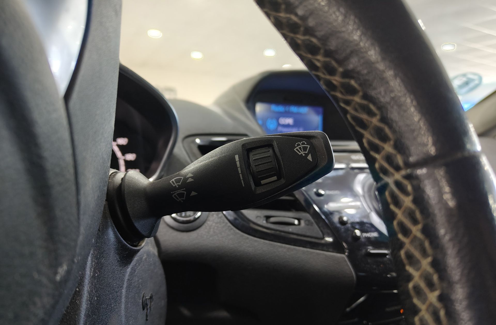 Ford Fiesta 1.0 EcoBoost Titanium - foto 24