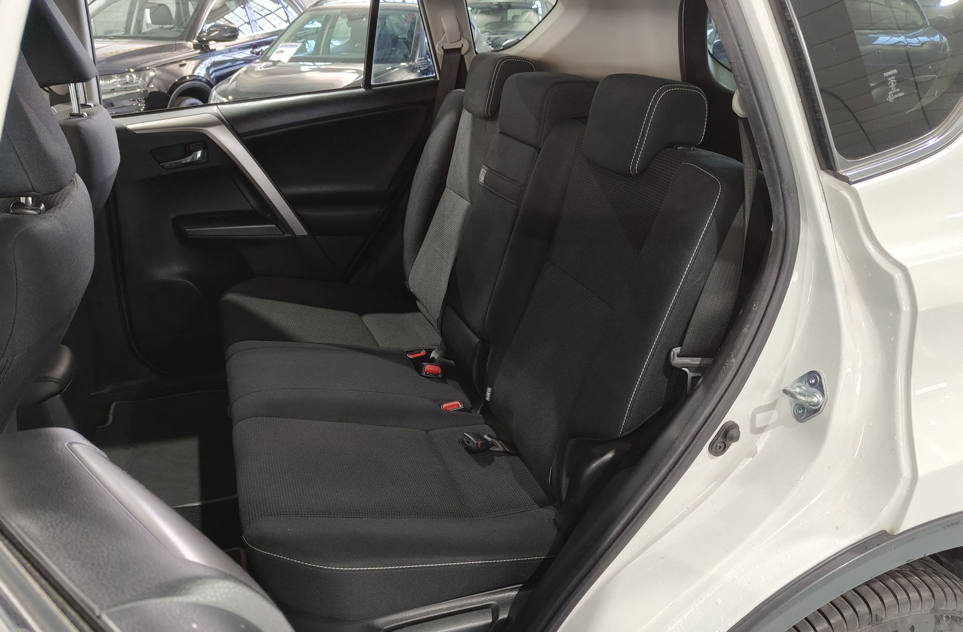 Toyota RAV4 2.5l hybrid Advance 2WD - foto 11