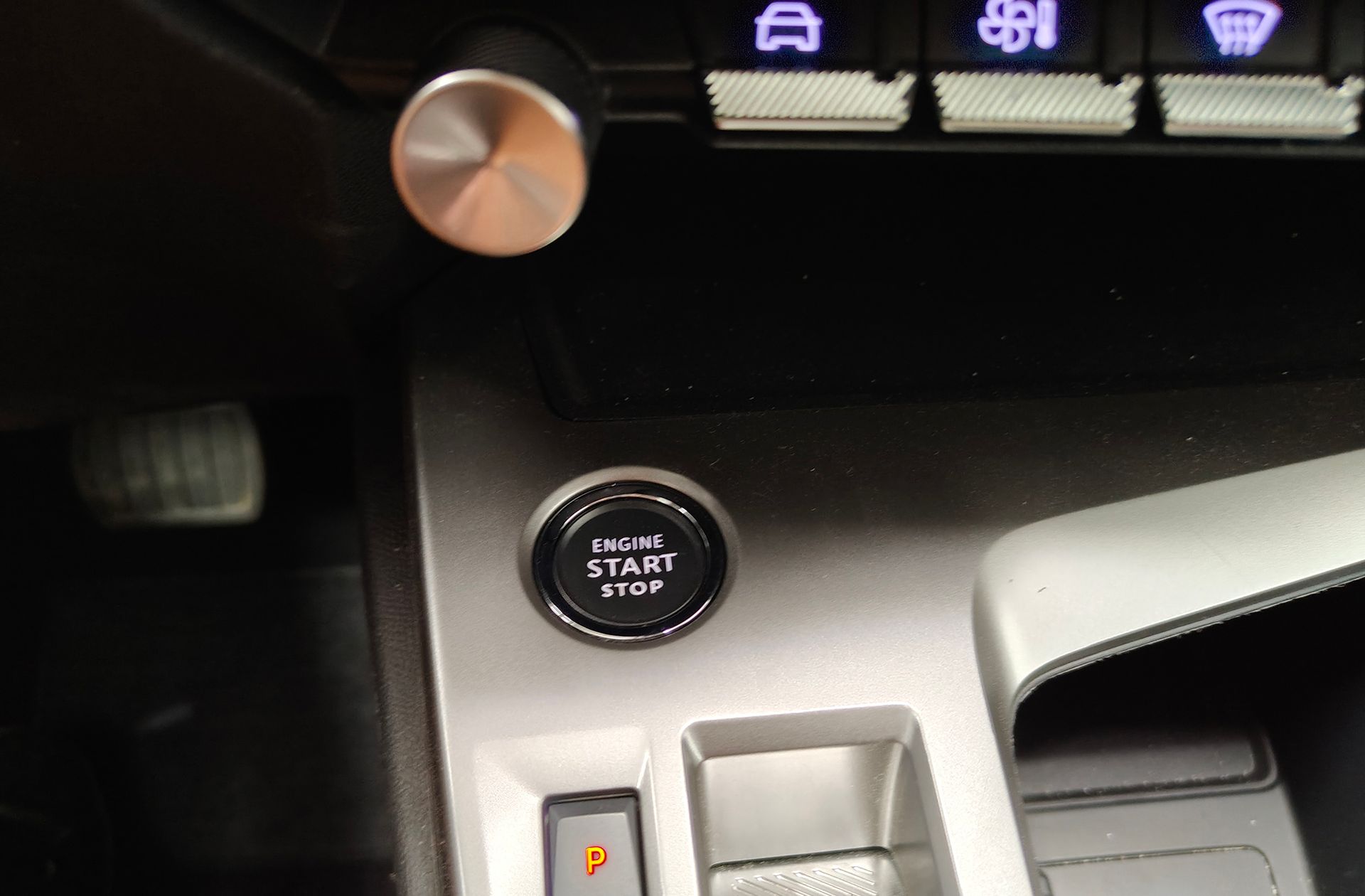 Peugeot 408 Allure Hybrid 145 eDCS6 - foto 36