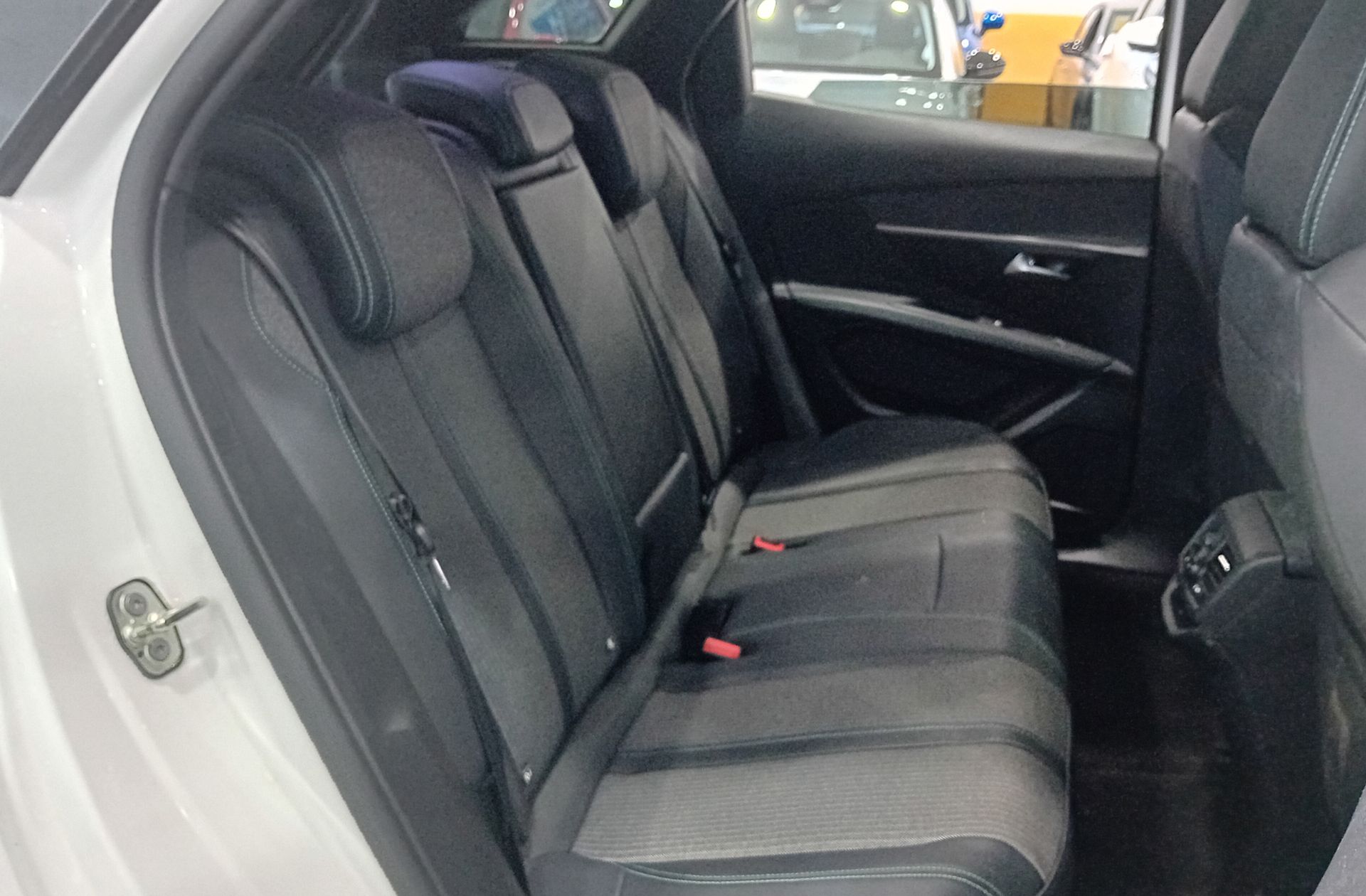 Peugeot 3008 300 Allure Pack e-EAT8 - foto 18