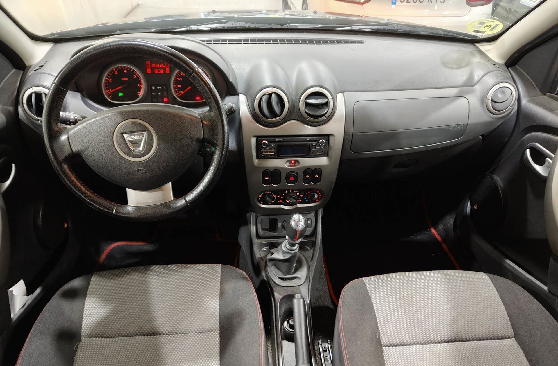 Dacia Duster Laureate dCi - foto 6