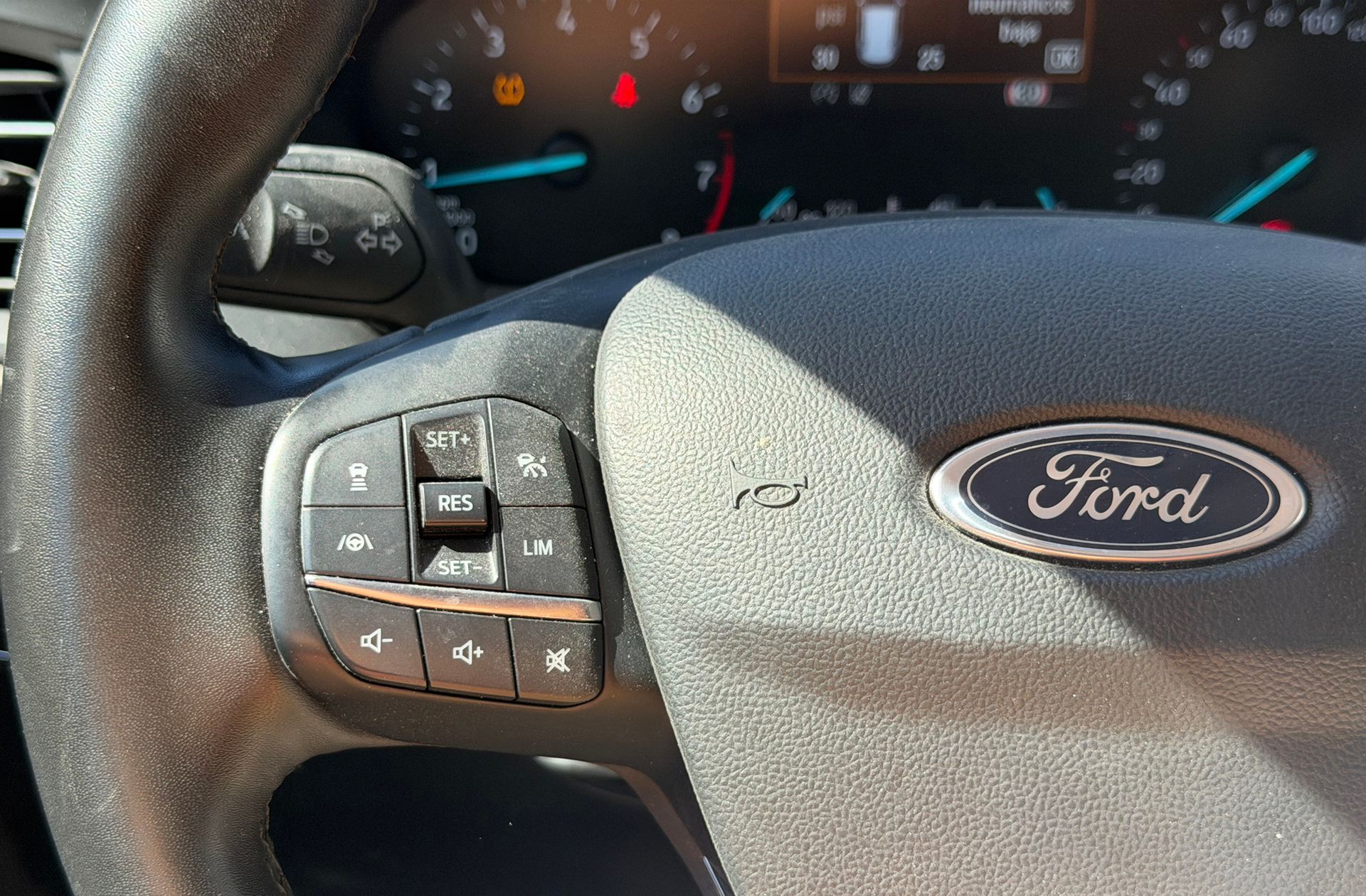 Ford Focus 1.0 EcoBoost MHEV Active - foto 26