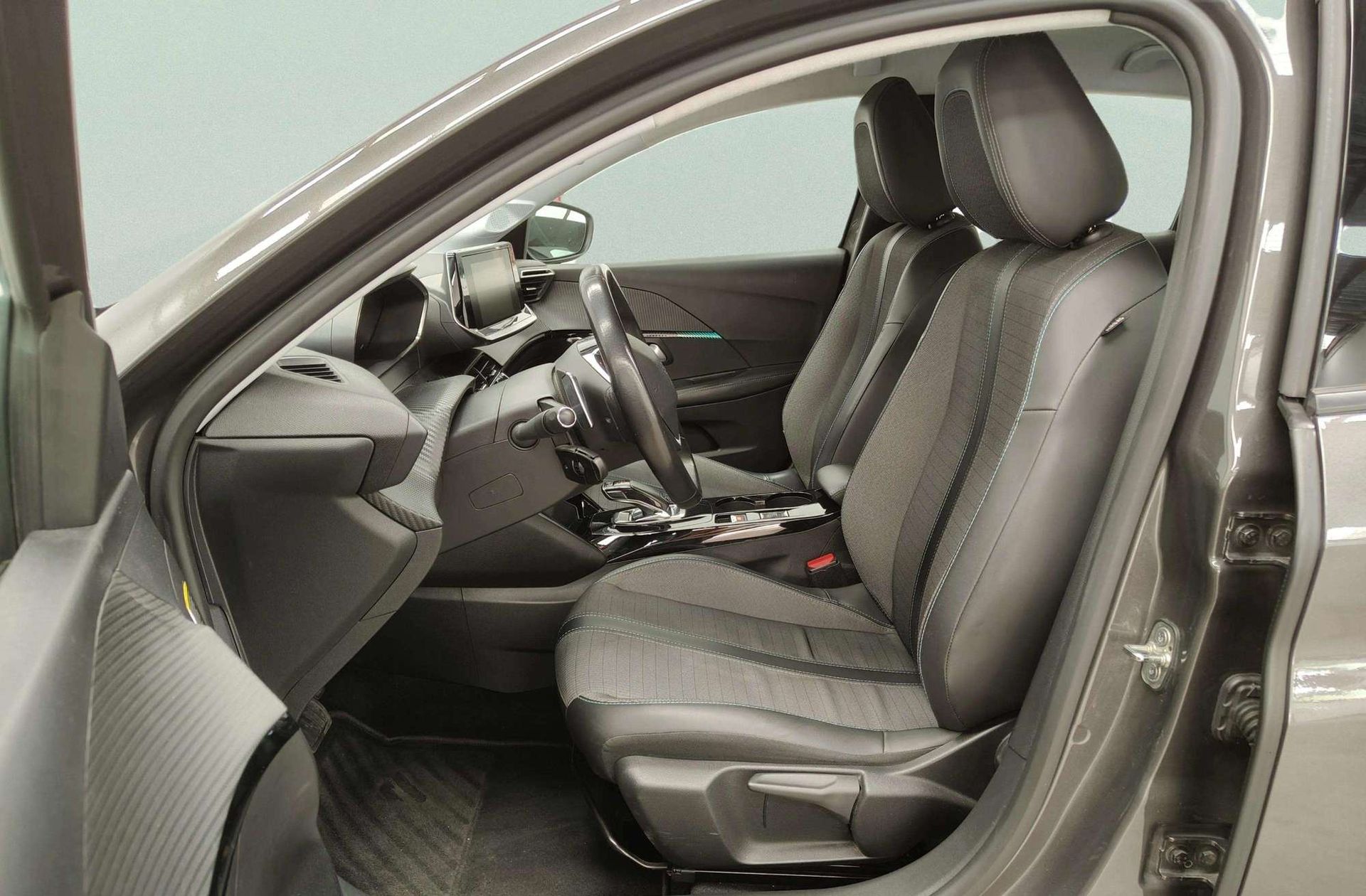 Peugeot 208 PureTech 100 Allure EAT8 - foto 10