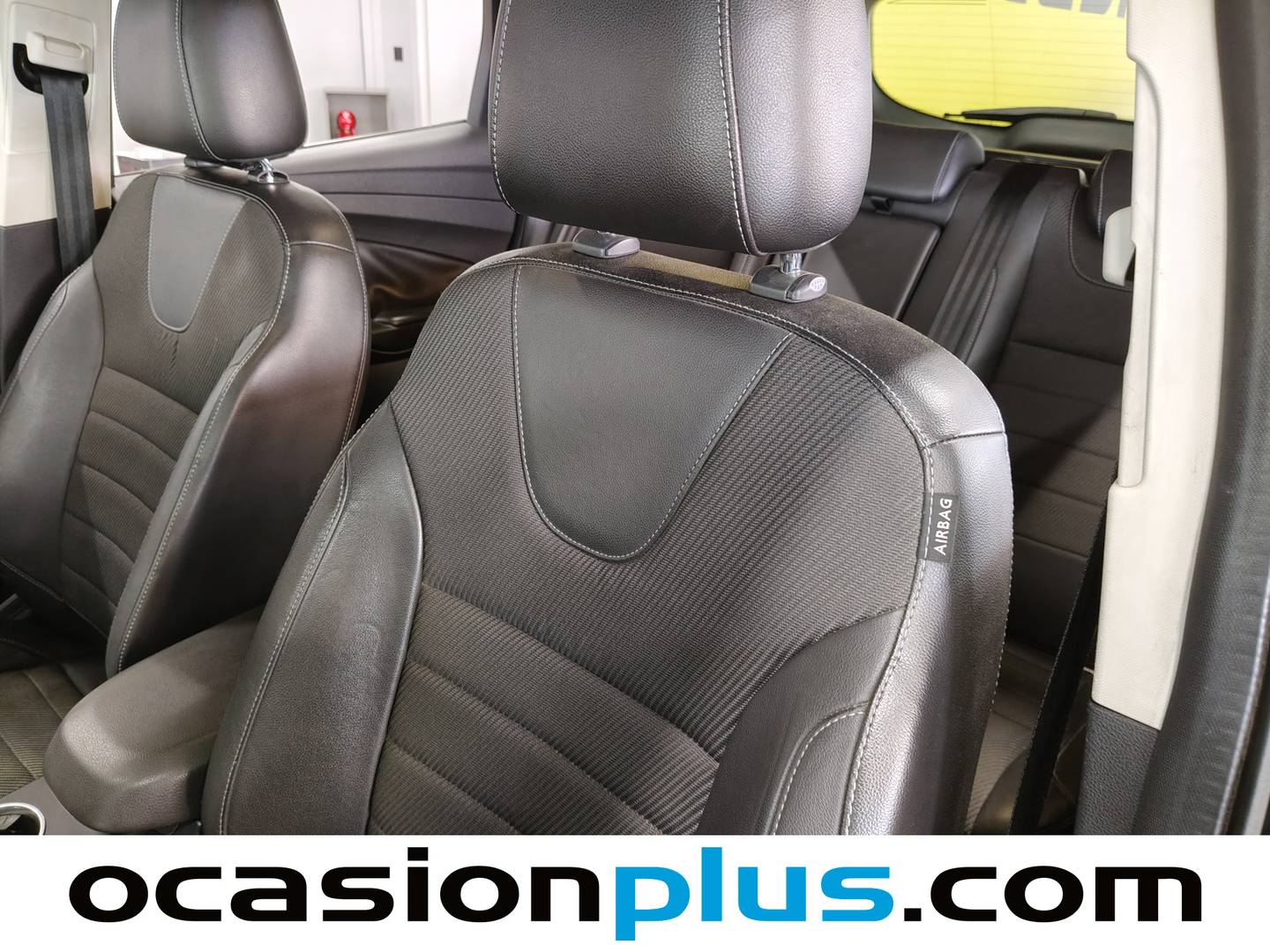 Extras y acabados del Ford Kuga Ford Kuga 2.0 TDCI S&S Titanium 4x2 (120 CV)