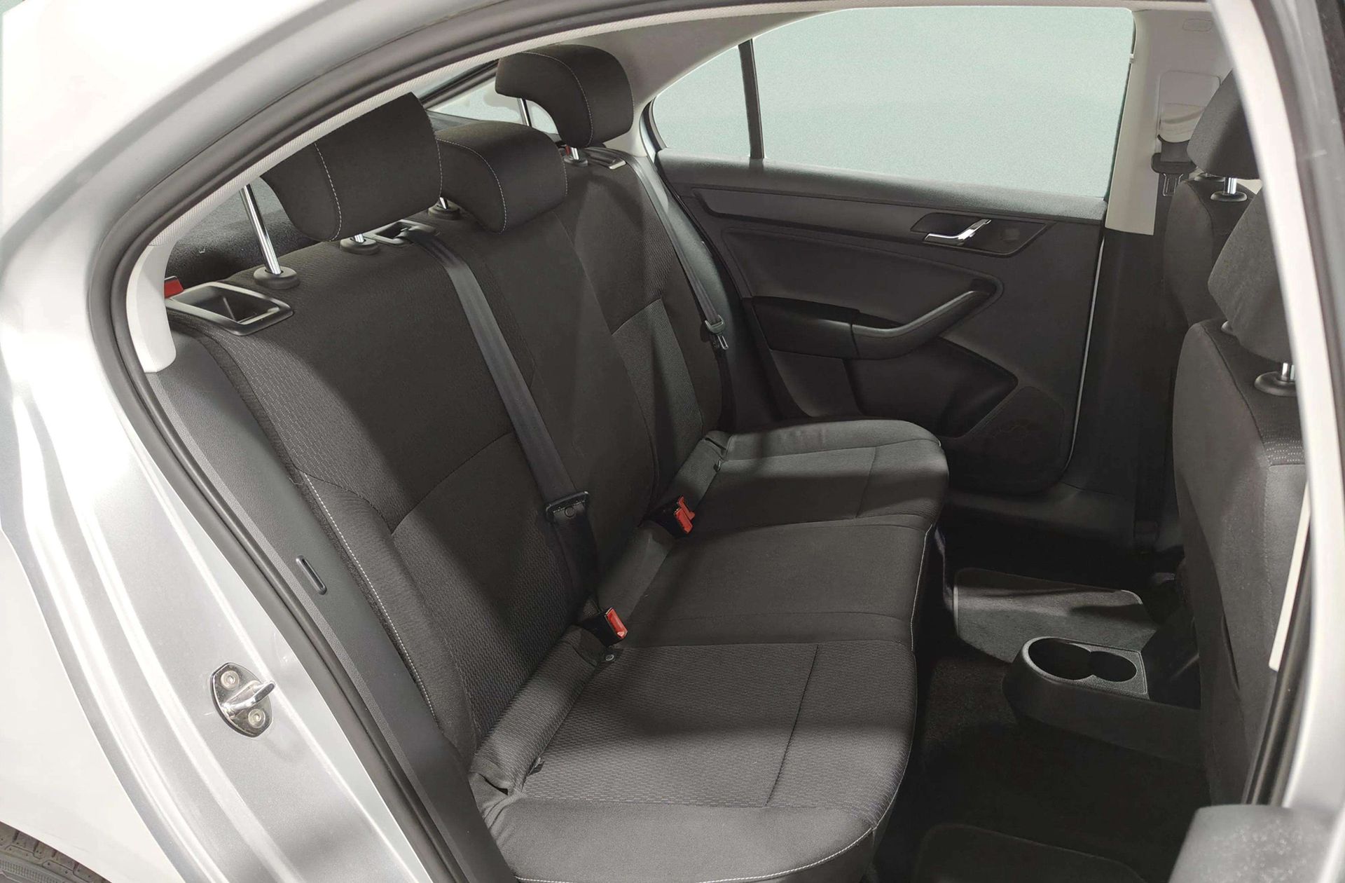 Škoda Rapid 1.6 TDI CR Ambition - foto 13
