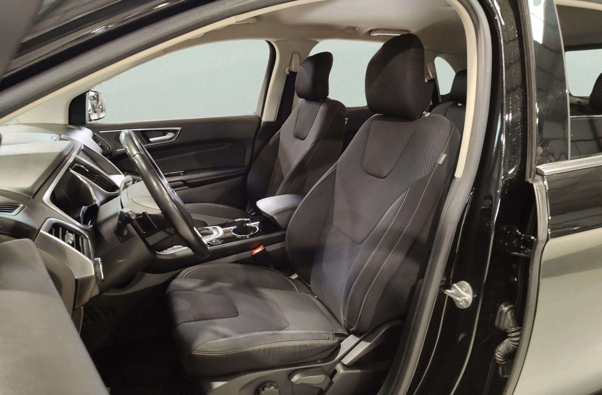 Ford Edge 2.0 TDCi Titanium 4WD PowerShift - foto 12